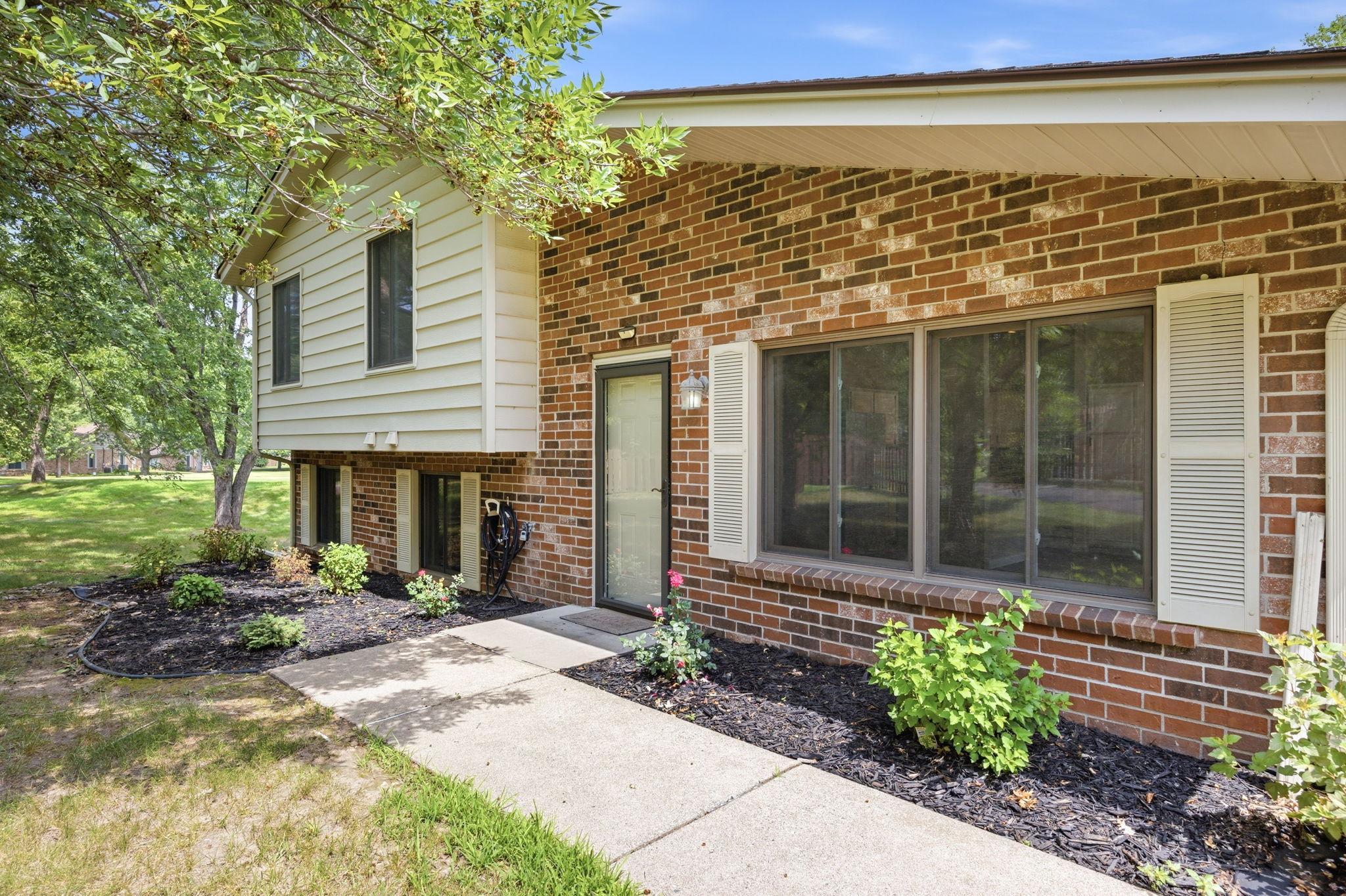 9712 Cimarron Circle Property Photo 32