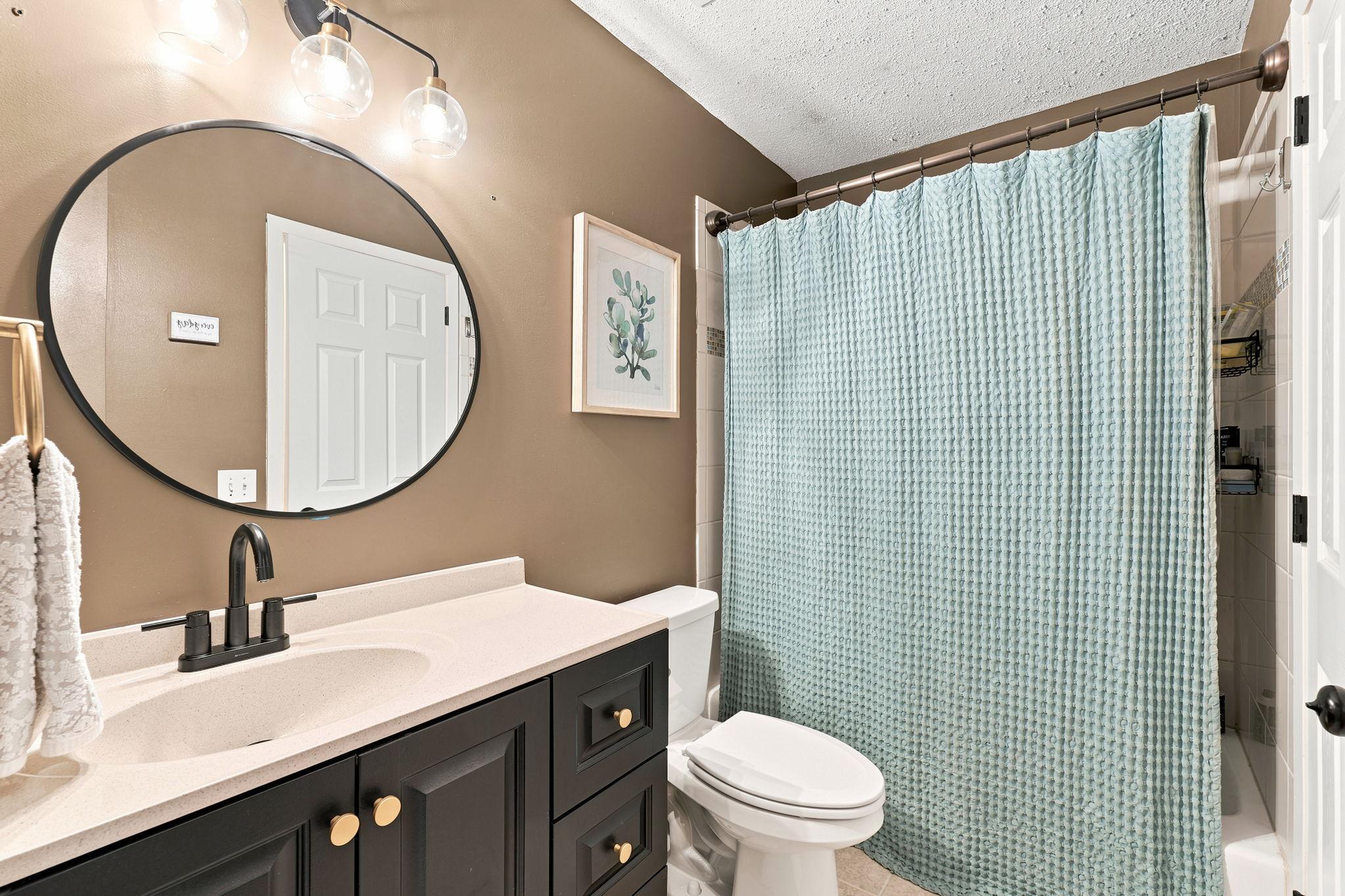 1711 Hickory Hill Drive Property Photo 18
