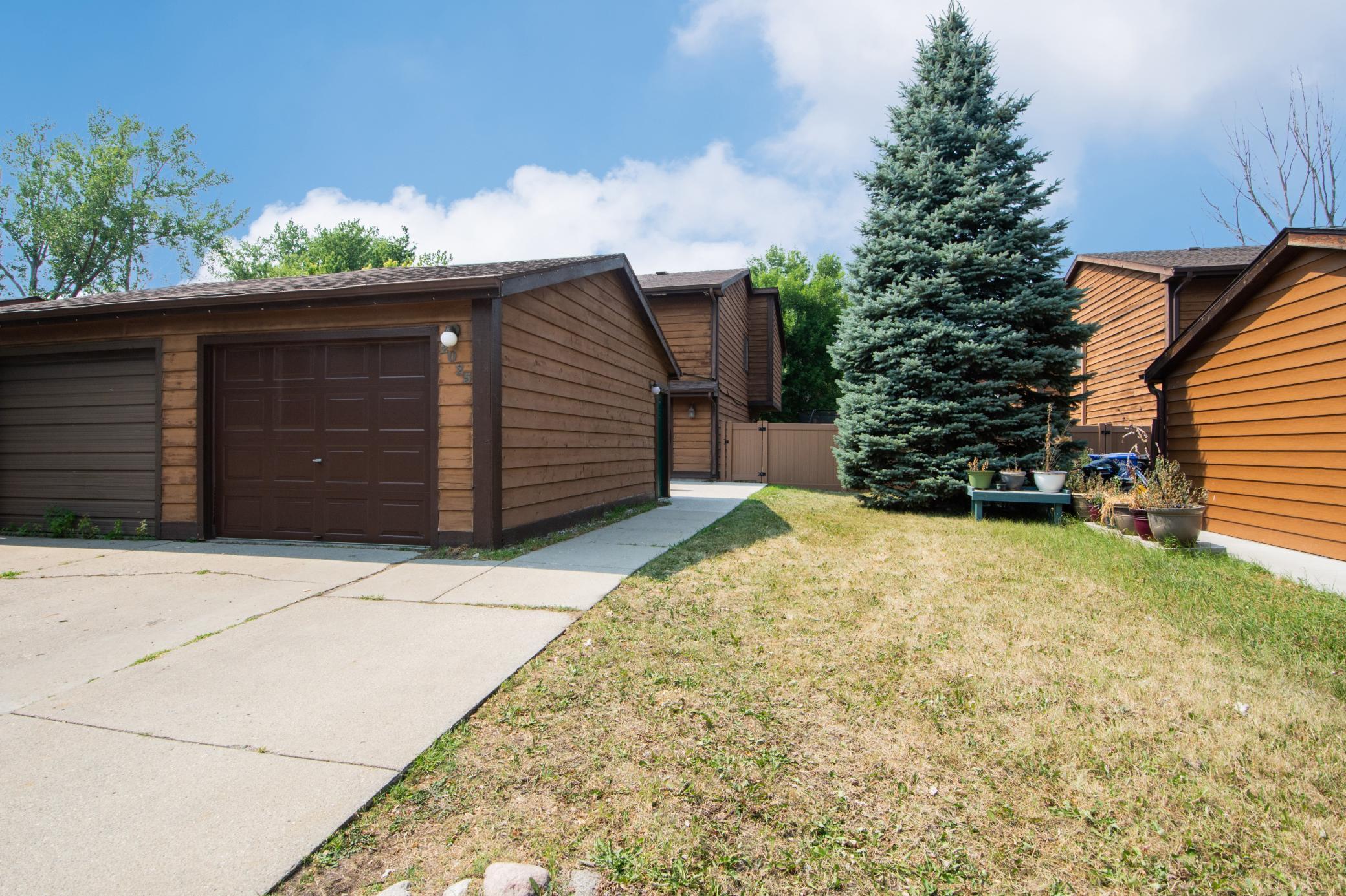 2025 Park Boulevard S Property Photo 2