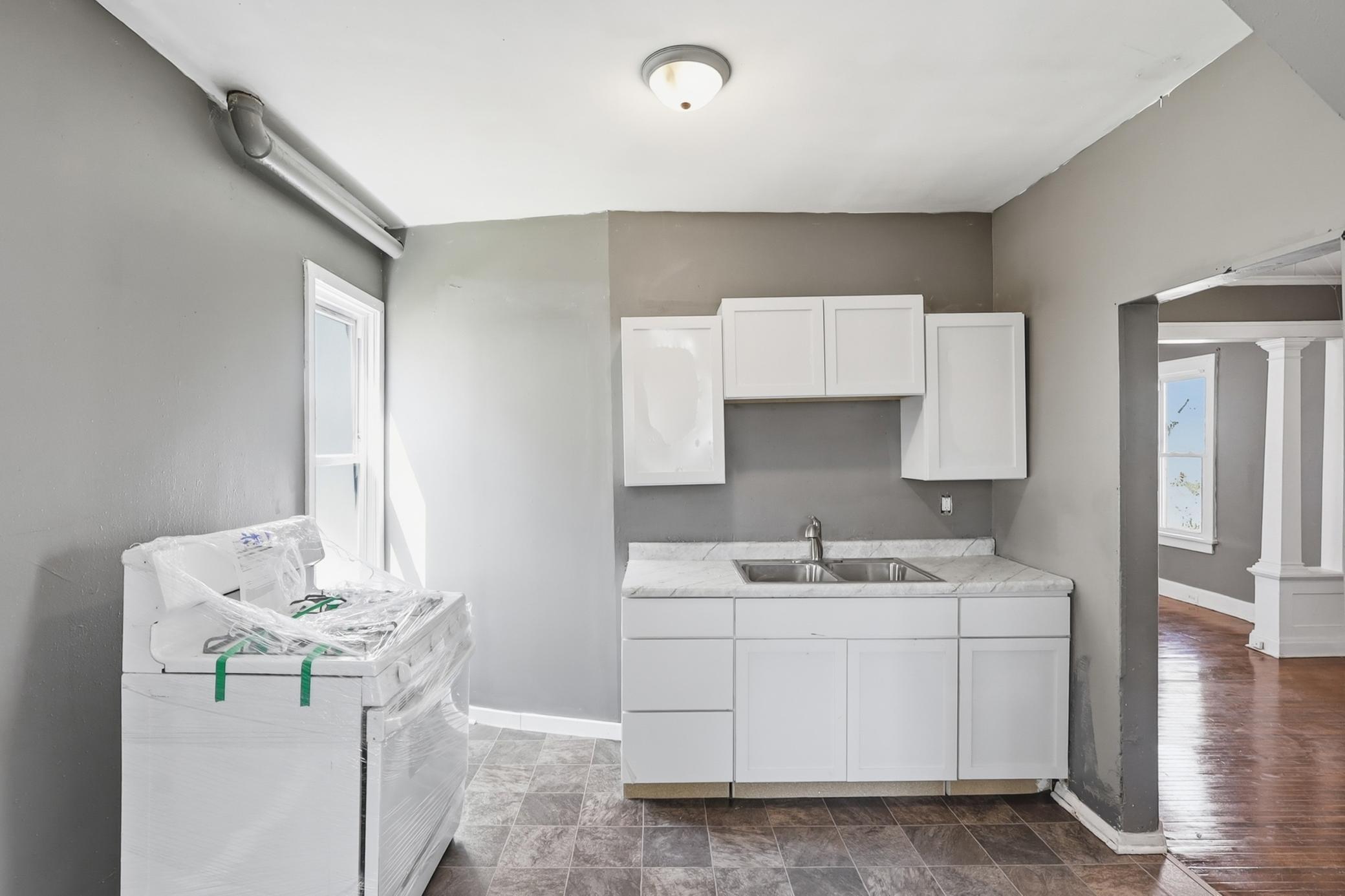324 Van Buren Avenue Property Photo 10