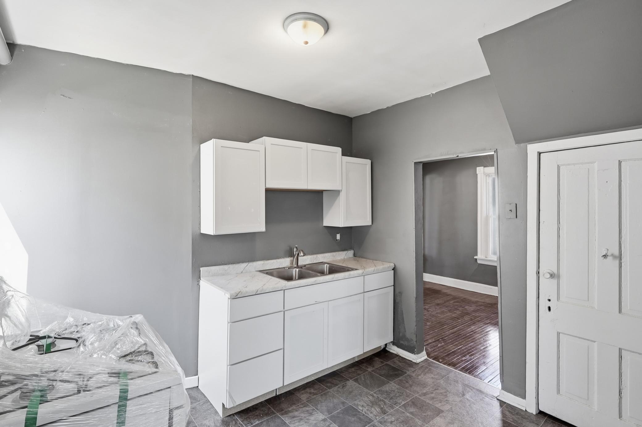 324 Van Buren Avenue Property Photo 12