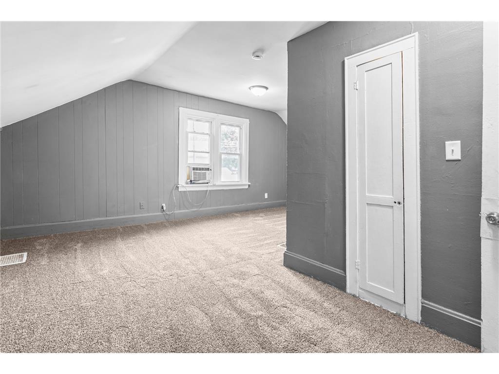 324 Van Buren Avenue Property Photo 15