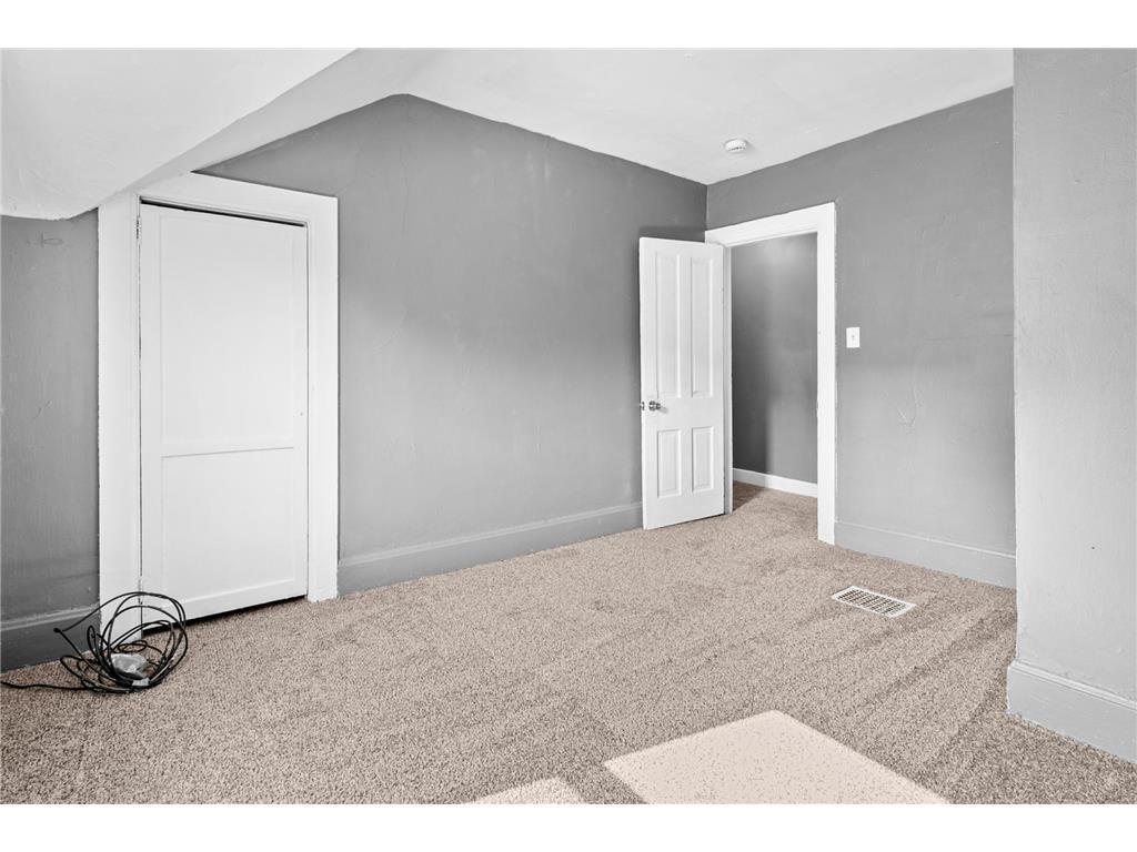 324 Van Buren Avenue Property Photo 18