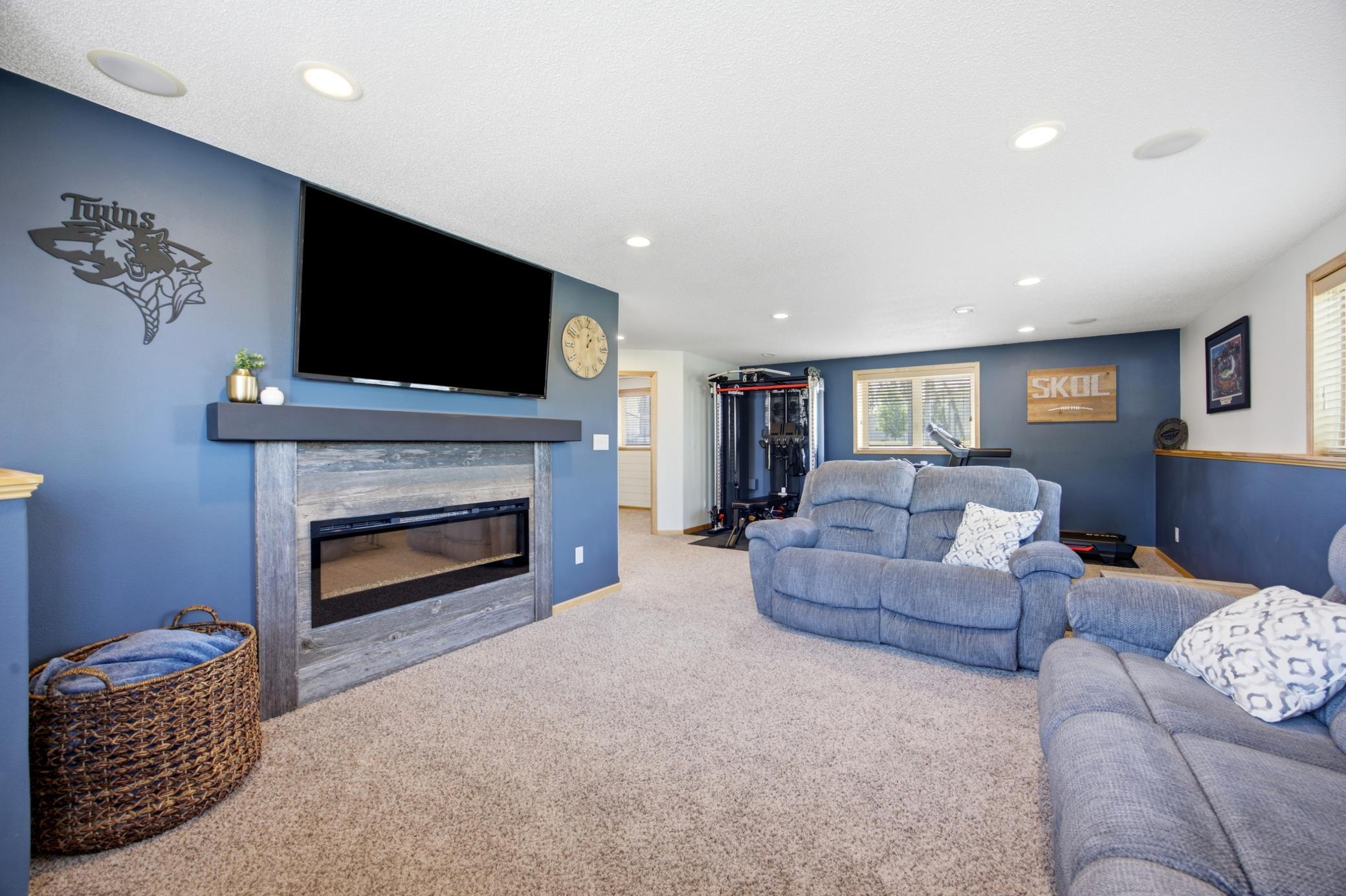 729 36th Avenue W Property Photo 30
