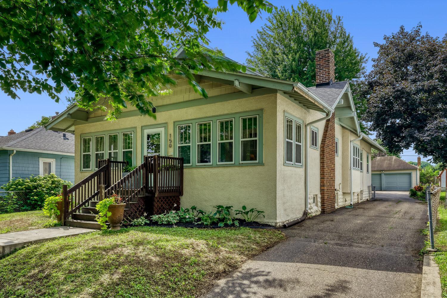 150 Stevens Street W Property Photo 1