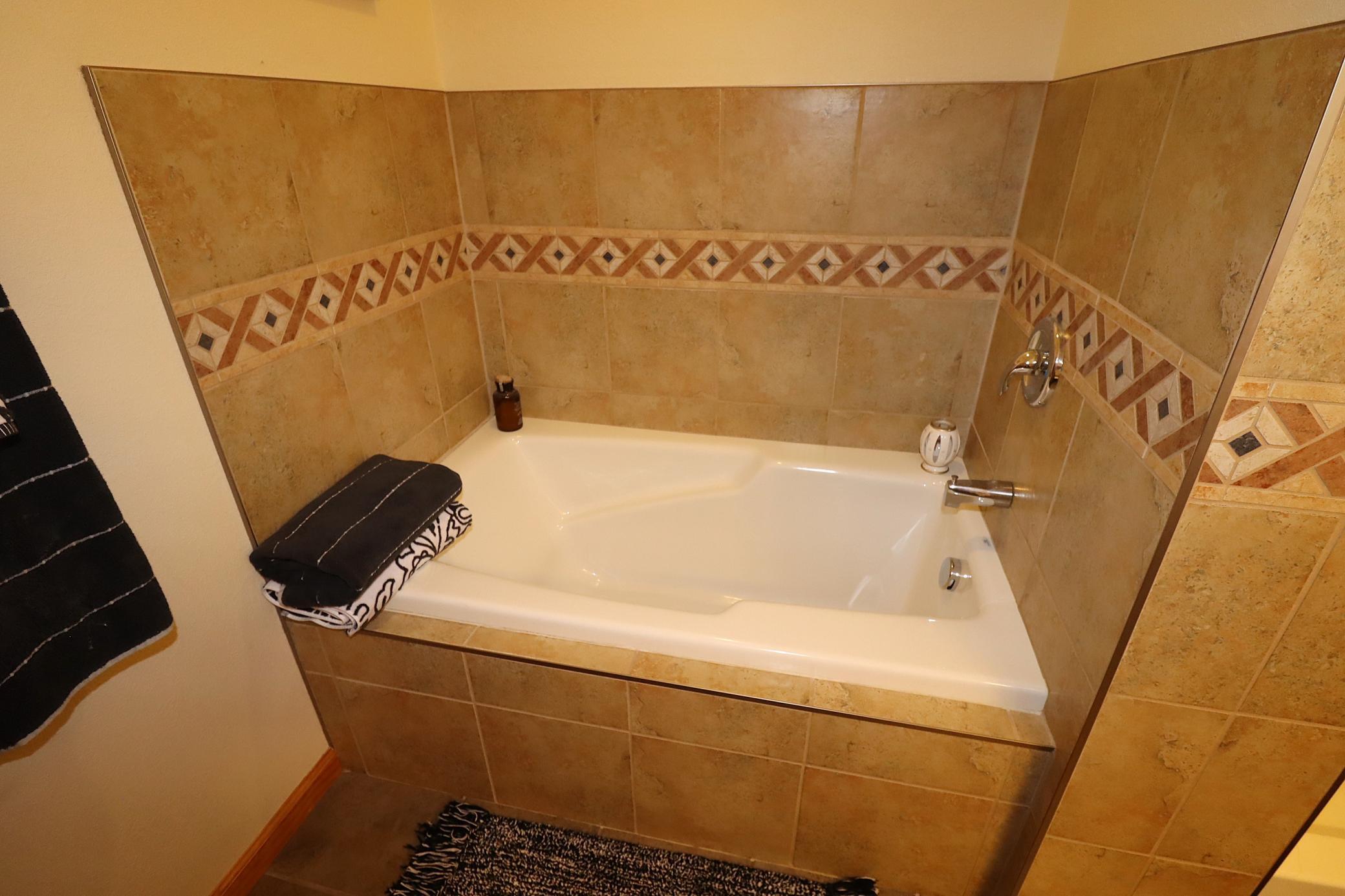 2729 Lake Shore Drive E 4 Property Photo 25