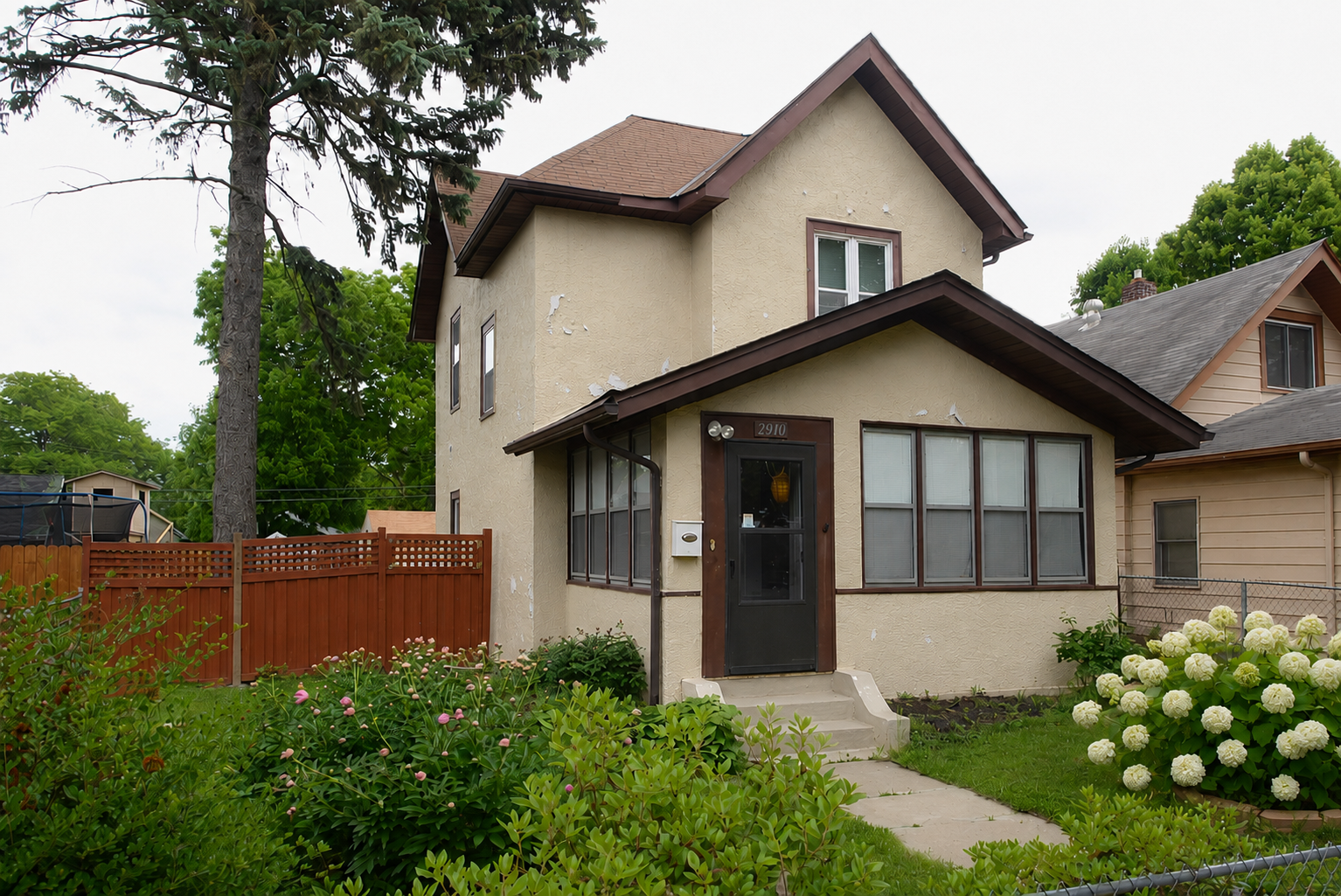 2910 Russell Avenue N Property Photo 1
