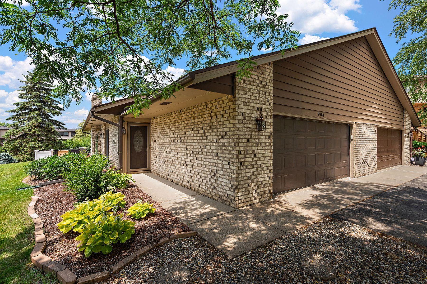 7051 Robinwood Trail Property Photo 1