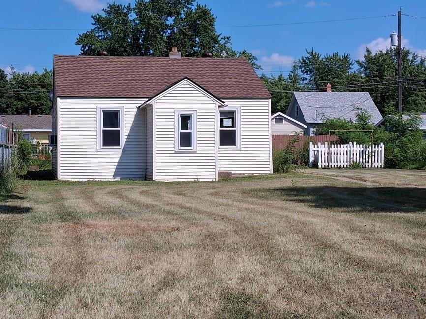 212 37th Avenue N Property Photo 2