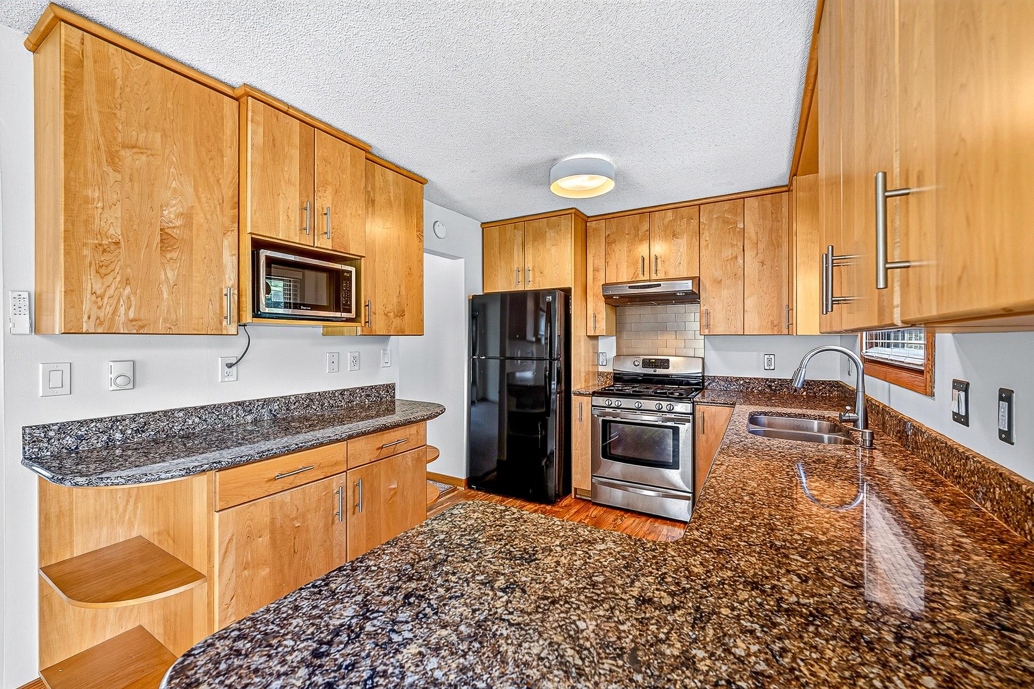 233 Sitka Street Property Photo 7