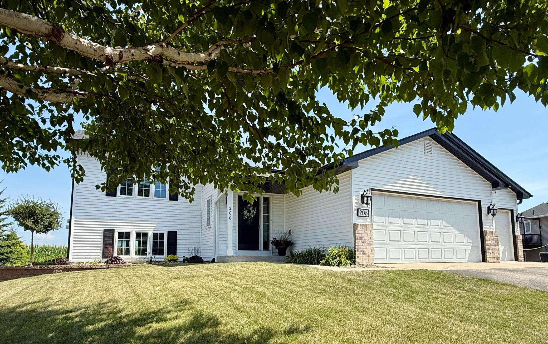 206 Spring Wheat Drive Property Photo 3