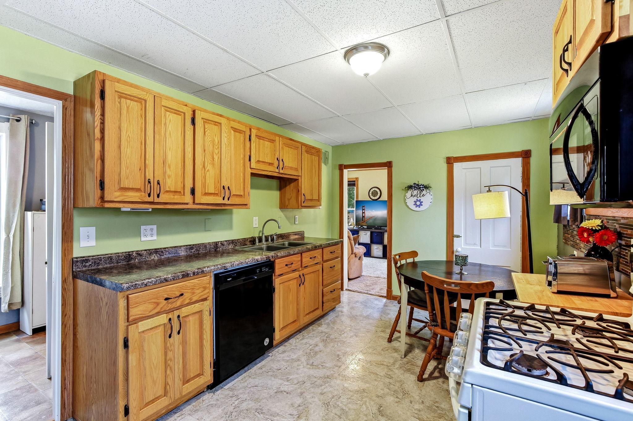 602 Montrose Boulevard Property Photo 3