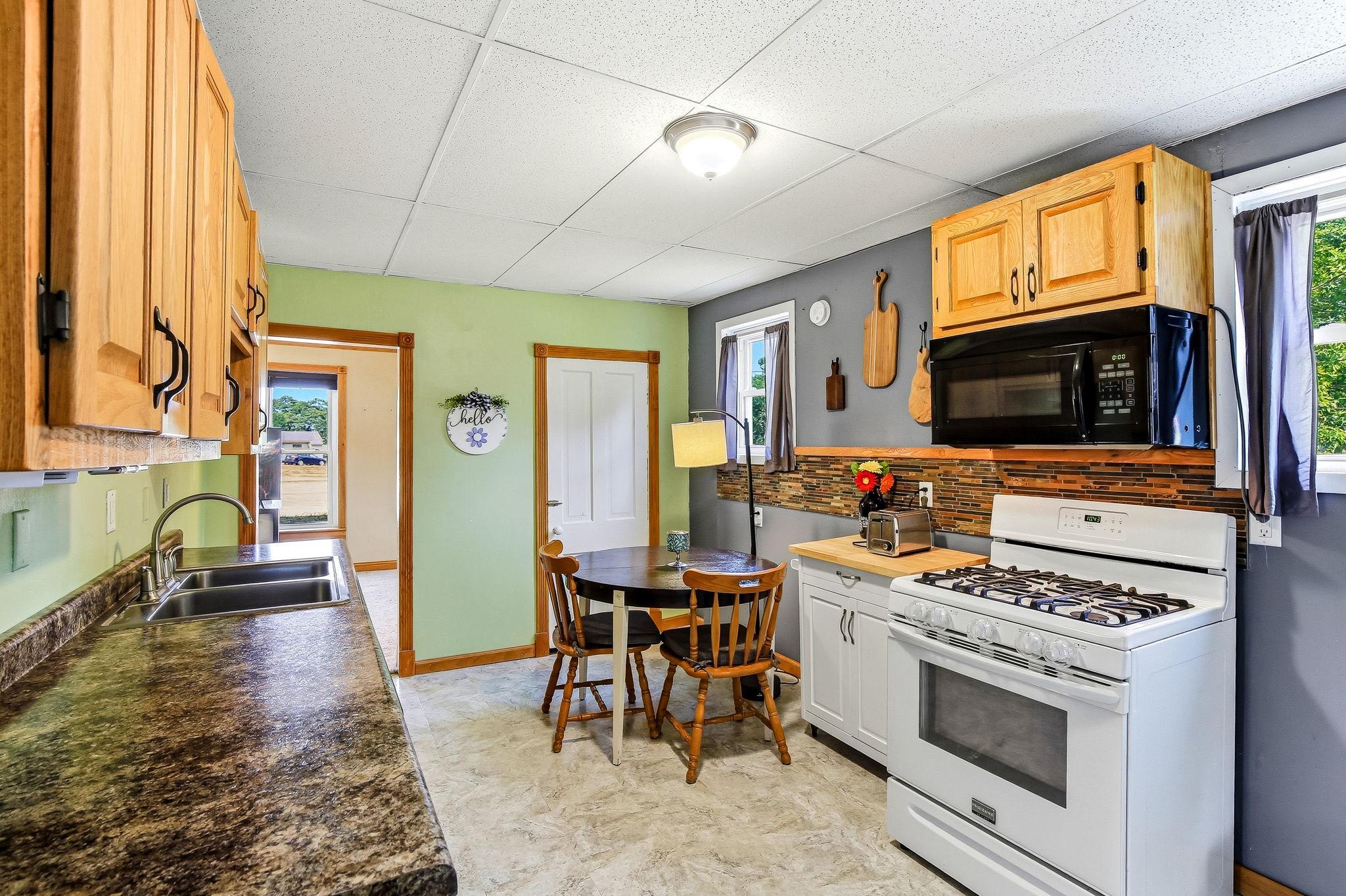 602 Montrose Boulevard Property Photo 4