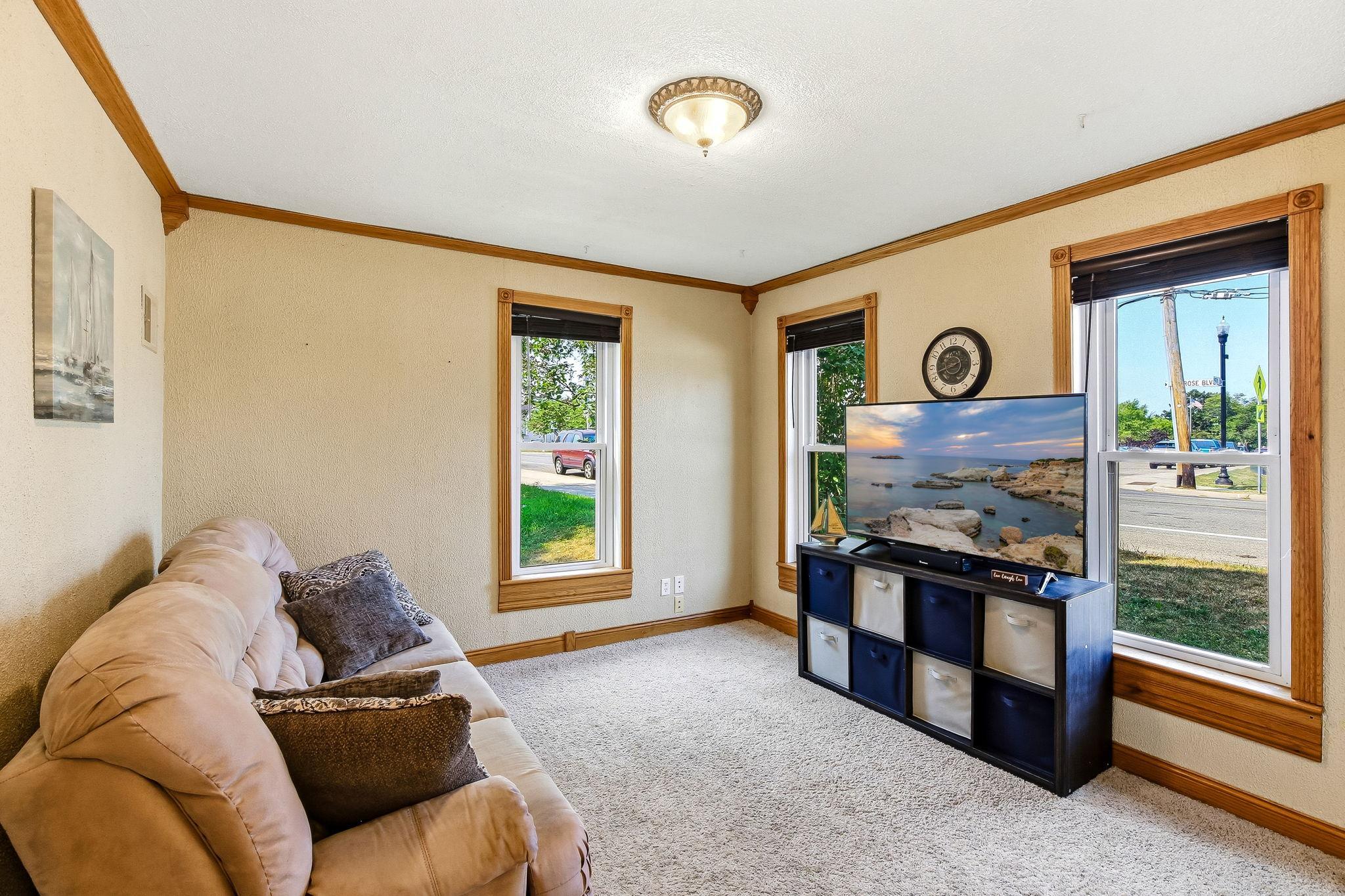 602 Montrose Boulevard Property Photo 7