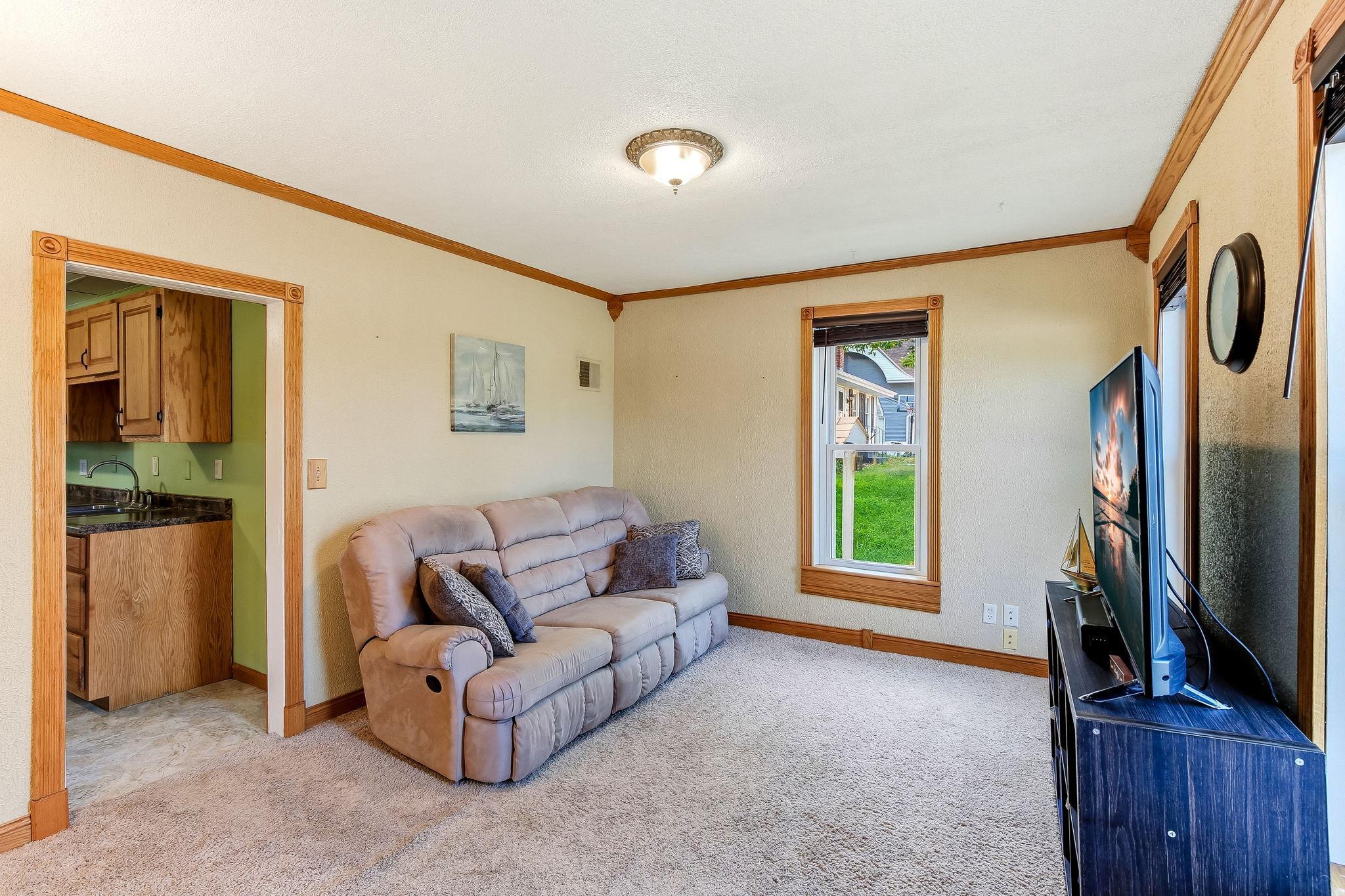 602 Montrose Boulevard Property Photo 8