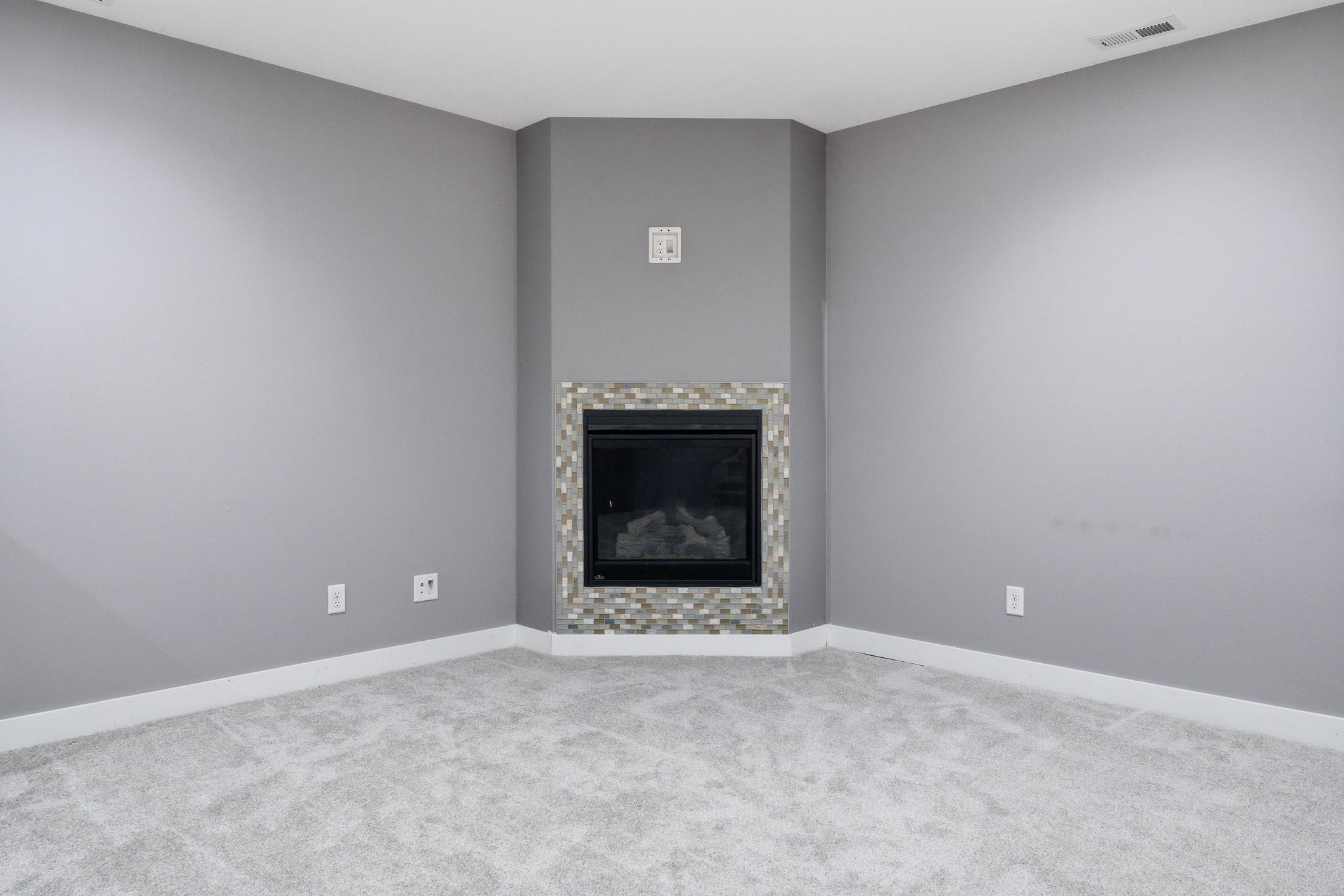 820 Fieldcrest Drive Property Photo 17
