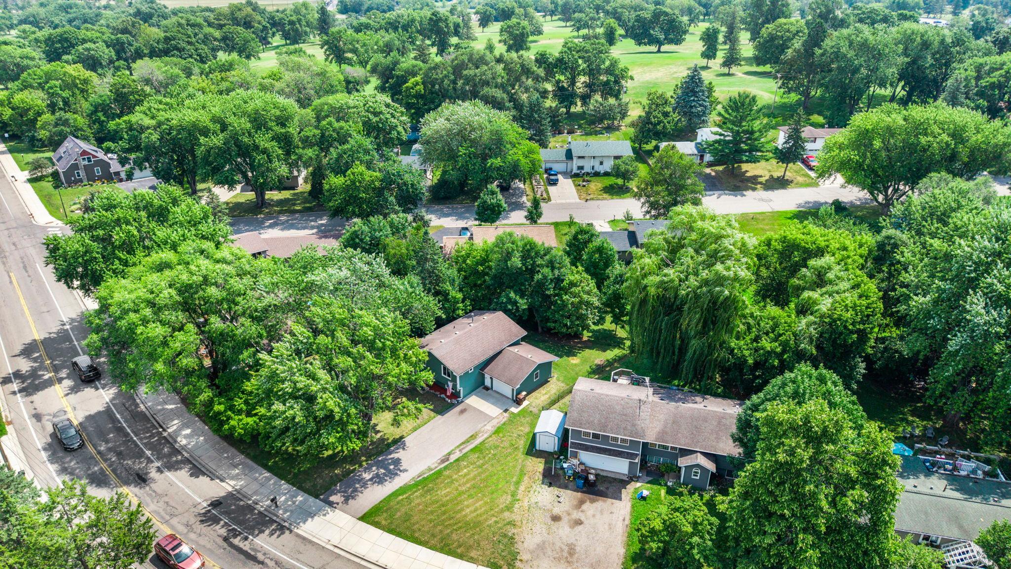 726 Montrose Boulevard Property Photo 3