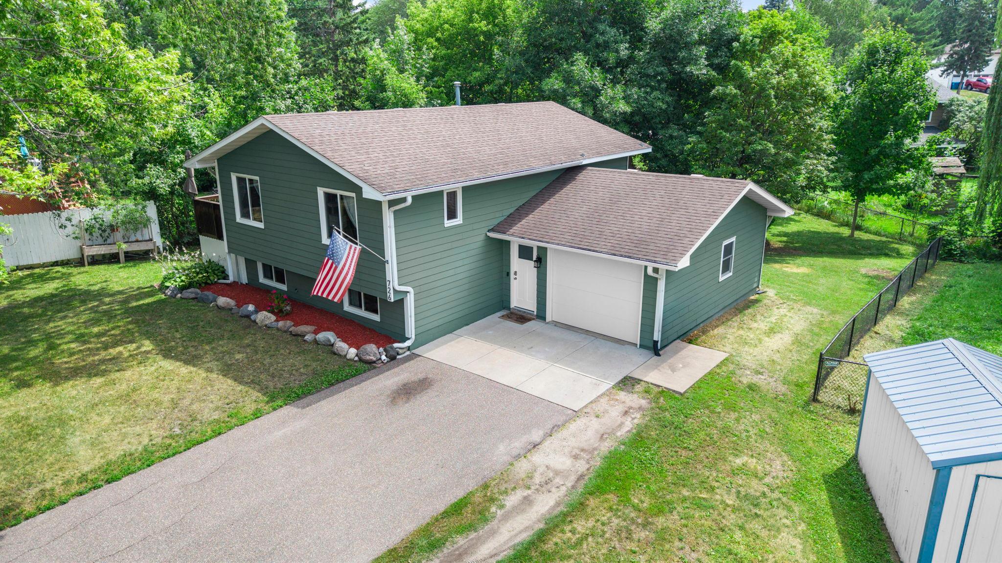726 Montrose Boulevard Property Photo 4