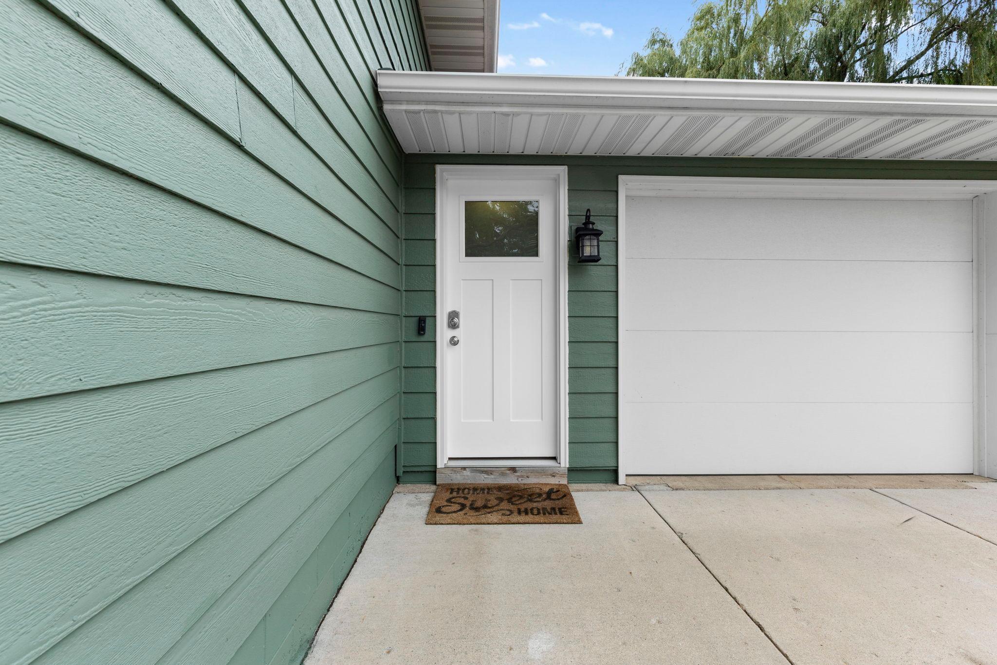 726 Montrose Boulevard Property Photo 6
