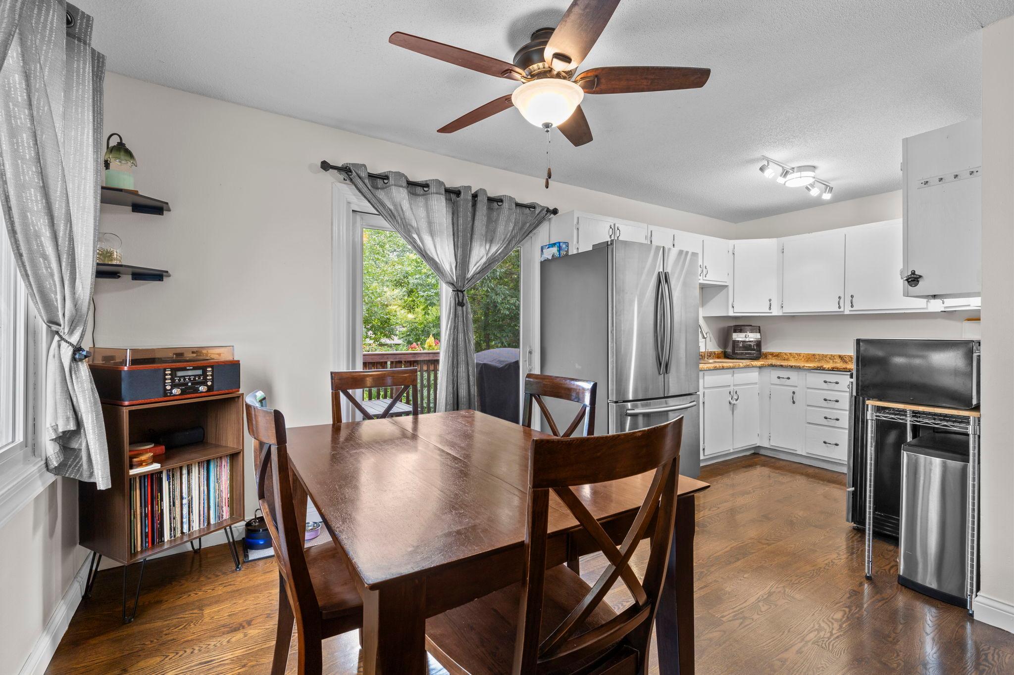726 Montrose Boulevard Property Photo 7