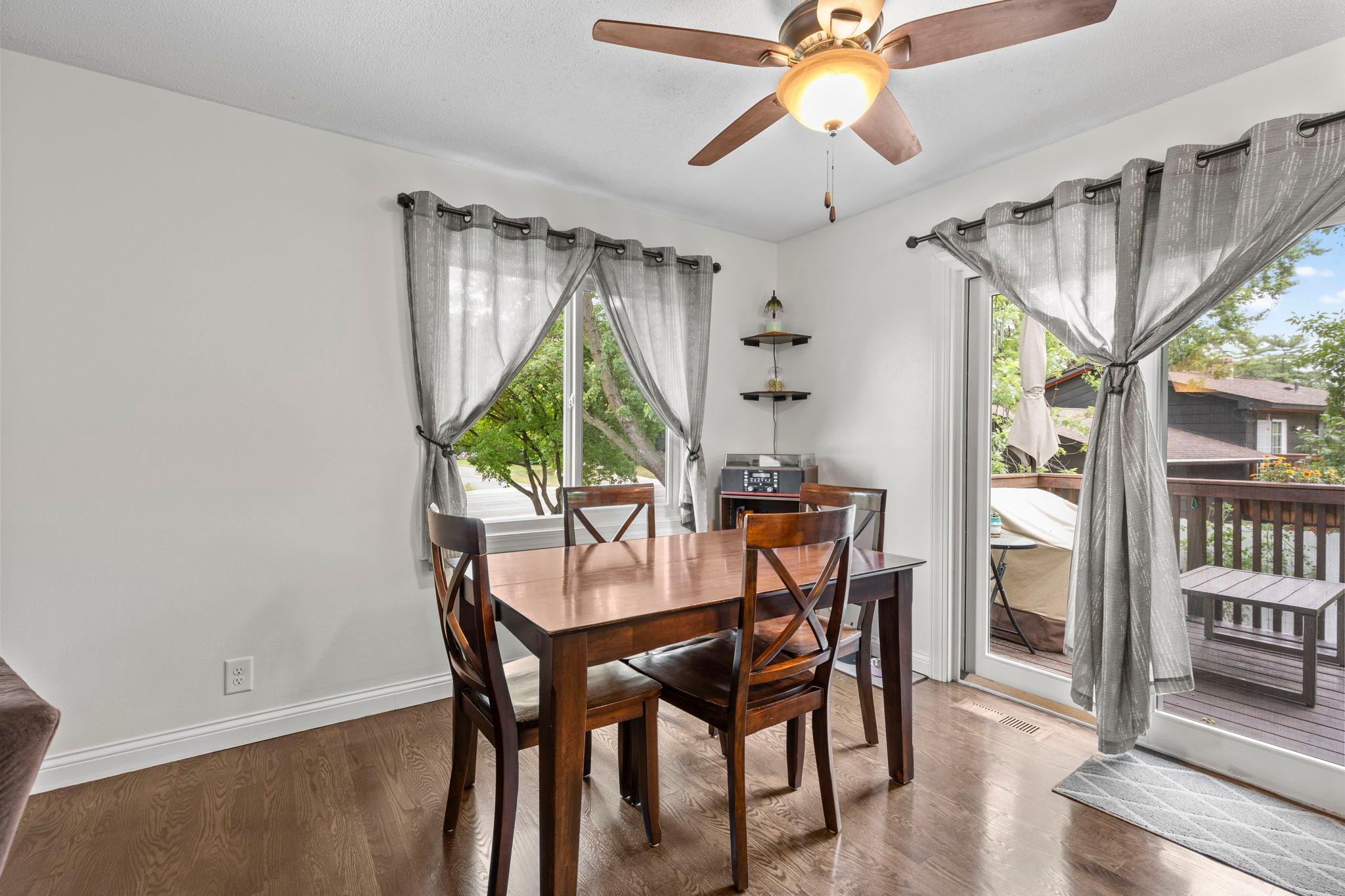 726 Montrose Boulevard Property Photo 8