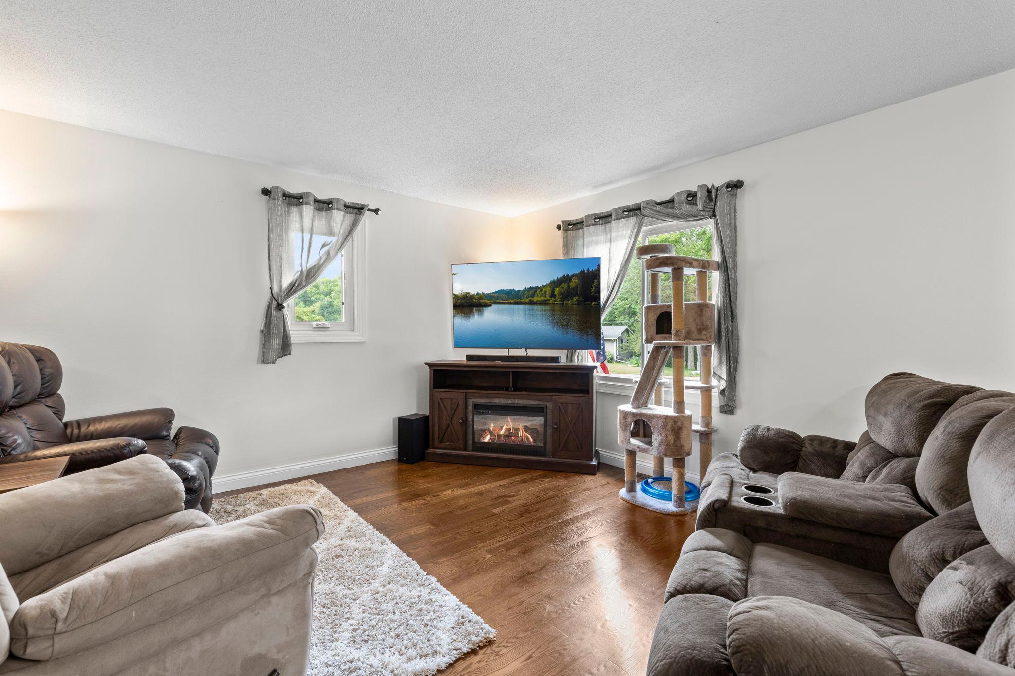 726 Montrose Boulevard Property Photo 12