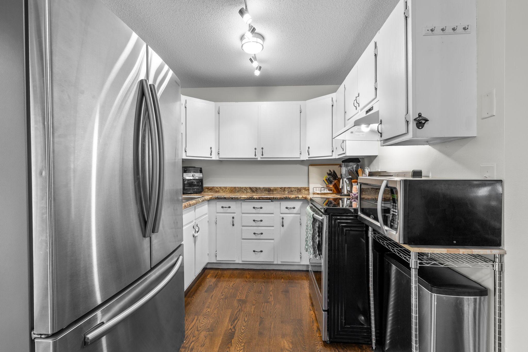 726 Montrose Boulevard Property Photo 14