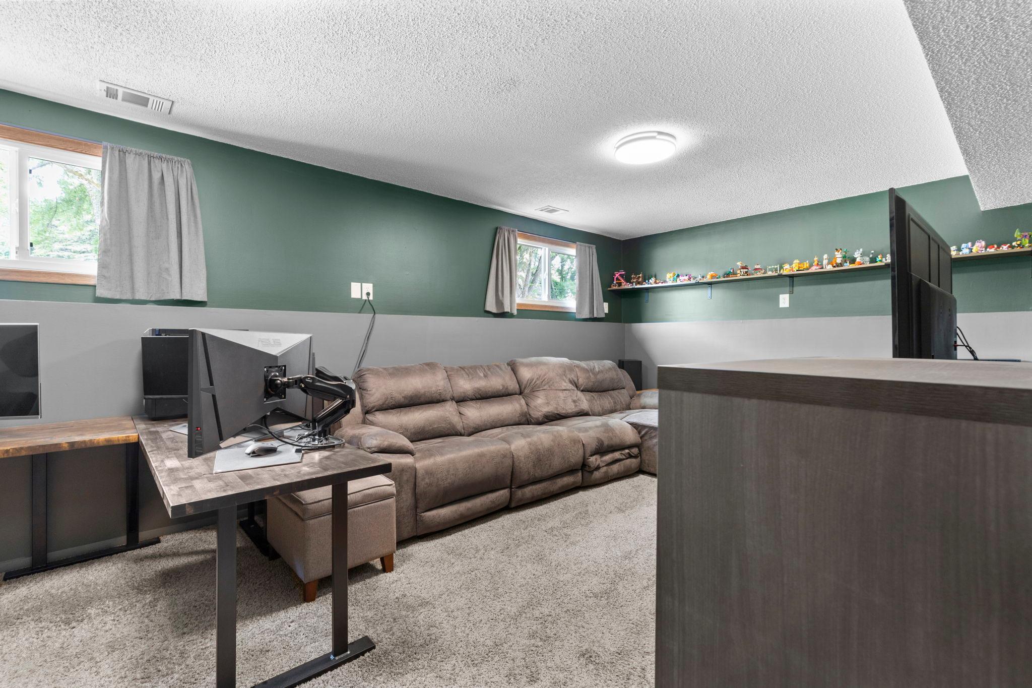 726 Montrose Boulevard Property Photo 22