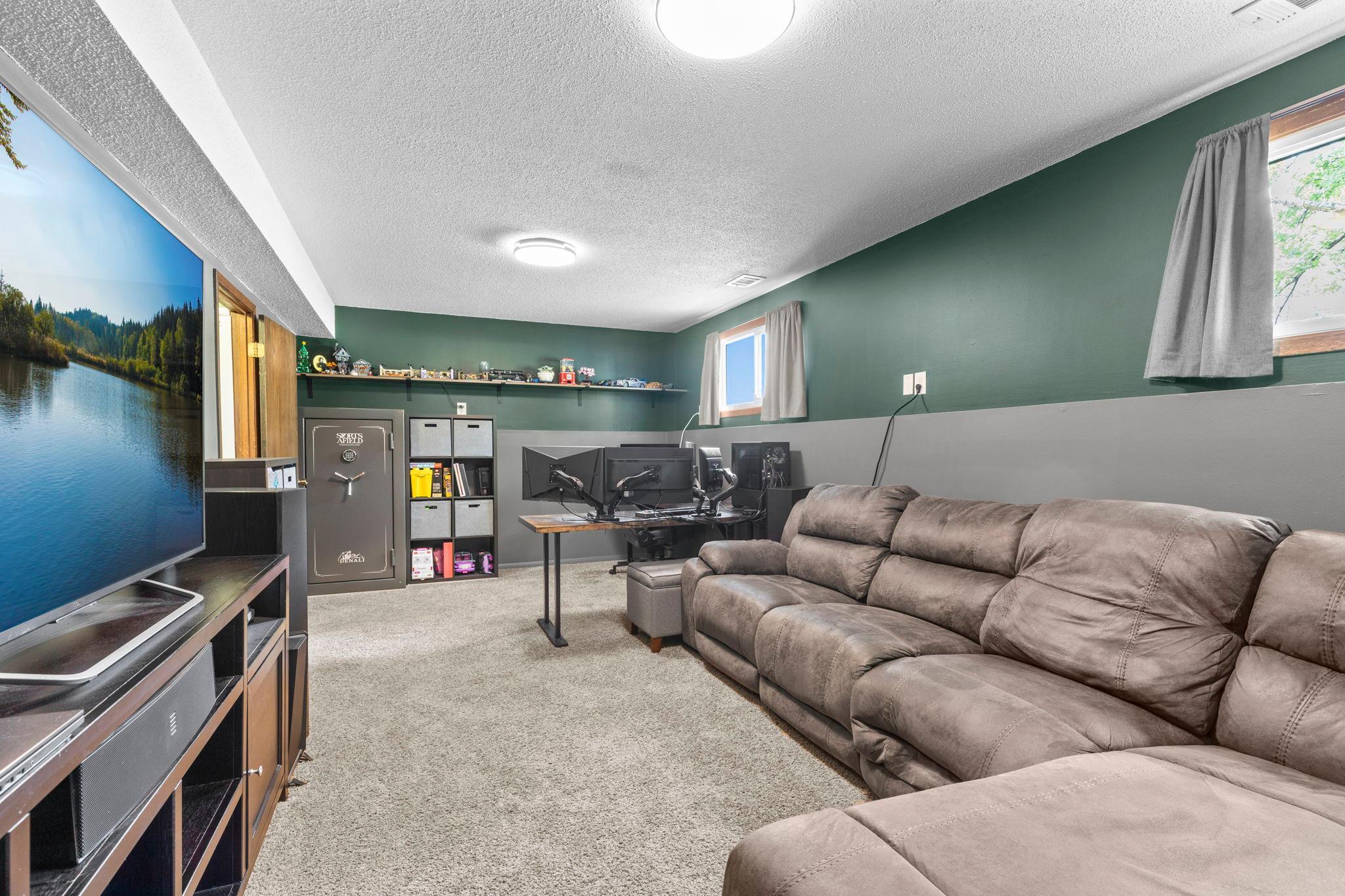 726 Montrose Boulevard Property Photo 23