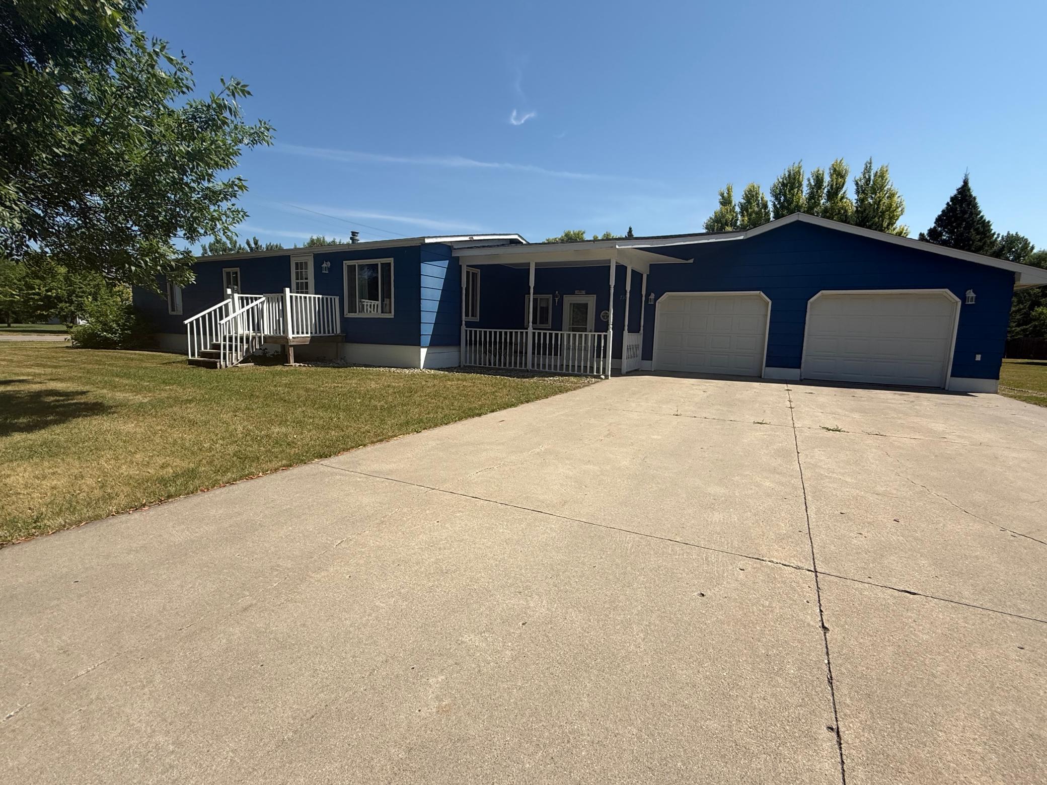 710 3rd Street W Property Photo 1