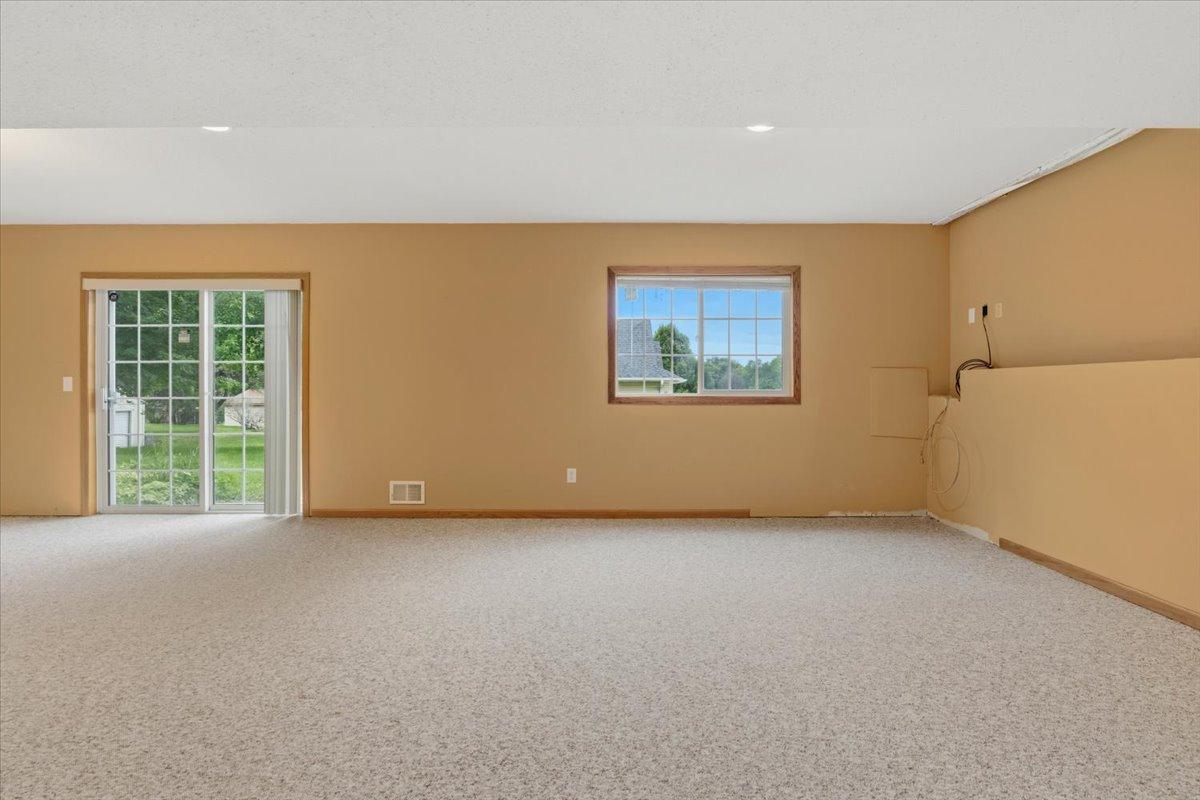 931 Sterling Street S Property Photo 37