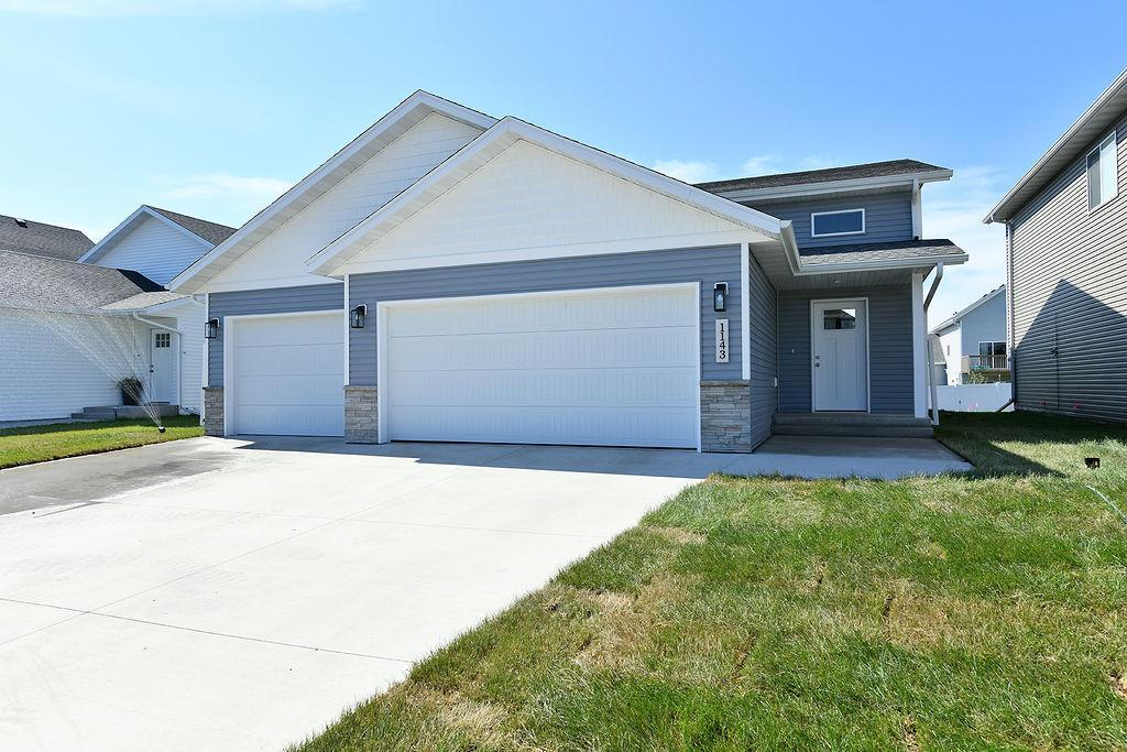 1143 60th Avenue W Property Photo 1