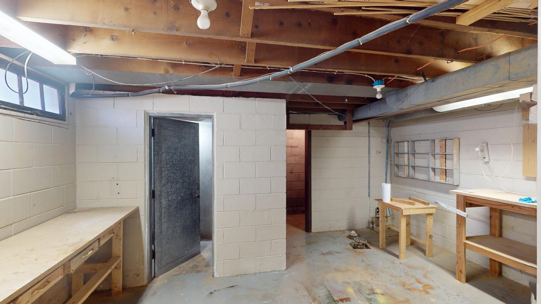 2907 South Avenue Property Photo 29