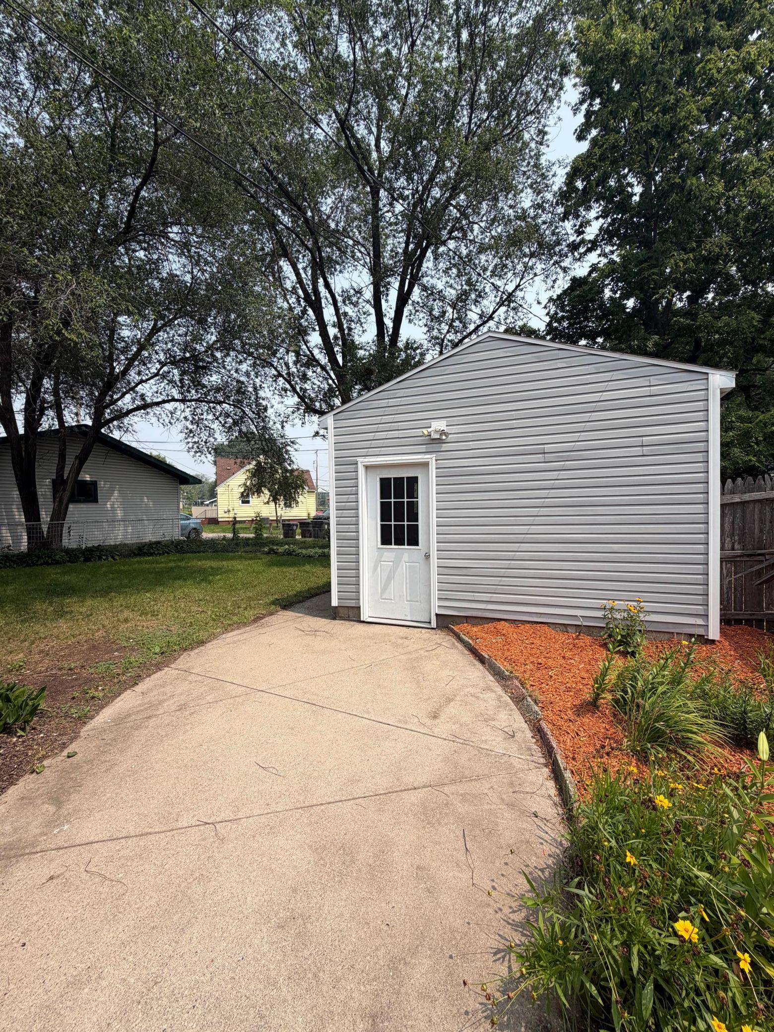 2907 South Avenue Property Photo 34