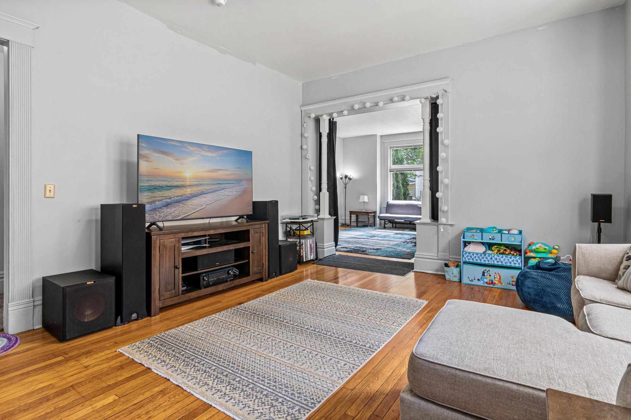 553 Sherburne Avenue Property Photo 8