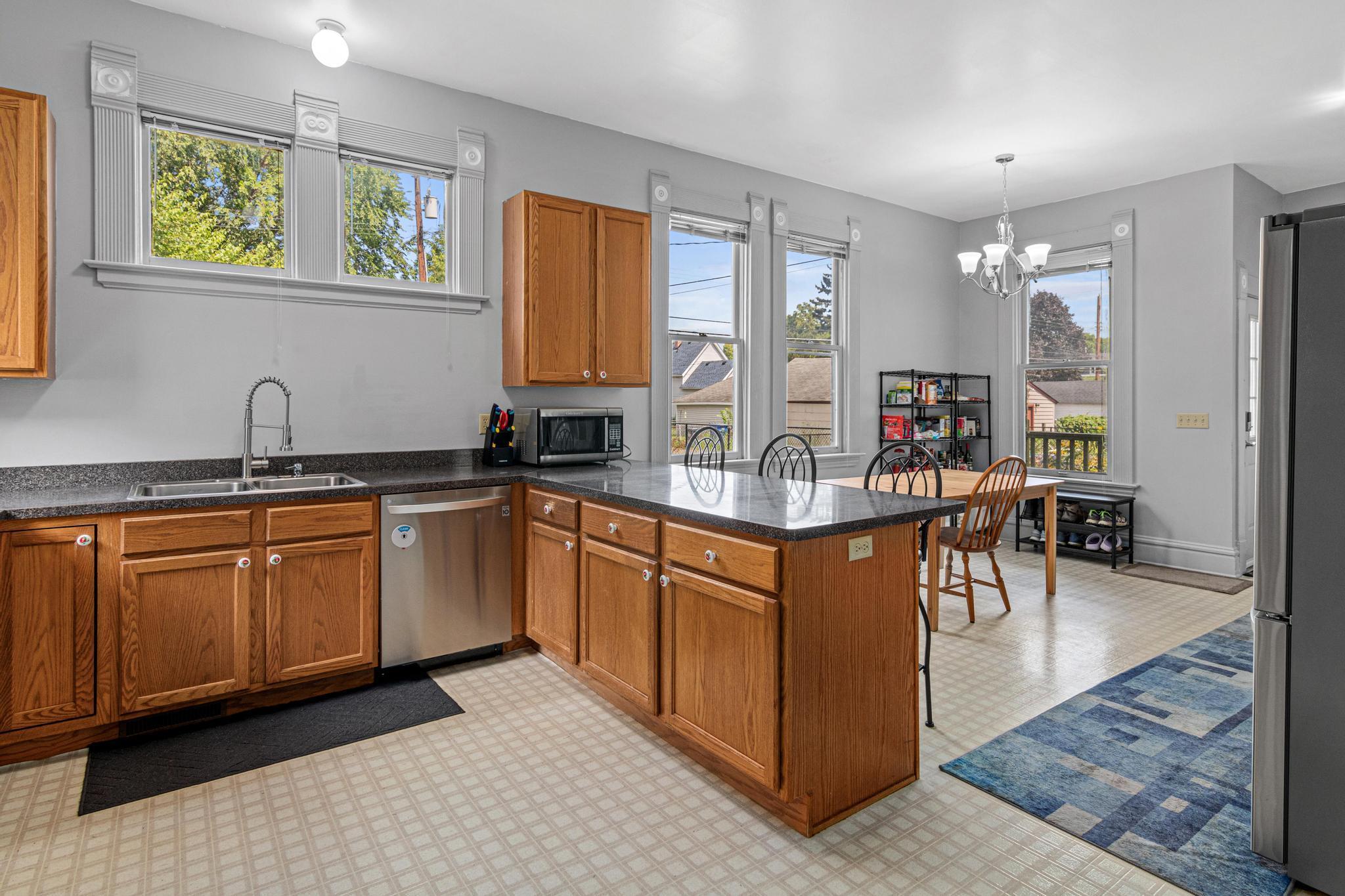 553 Sherburne Avenue Property Photo 10