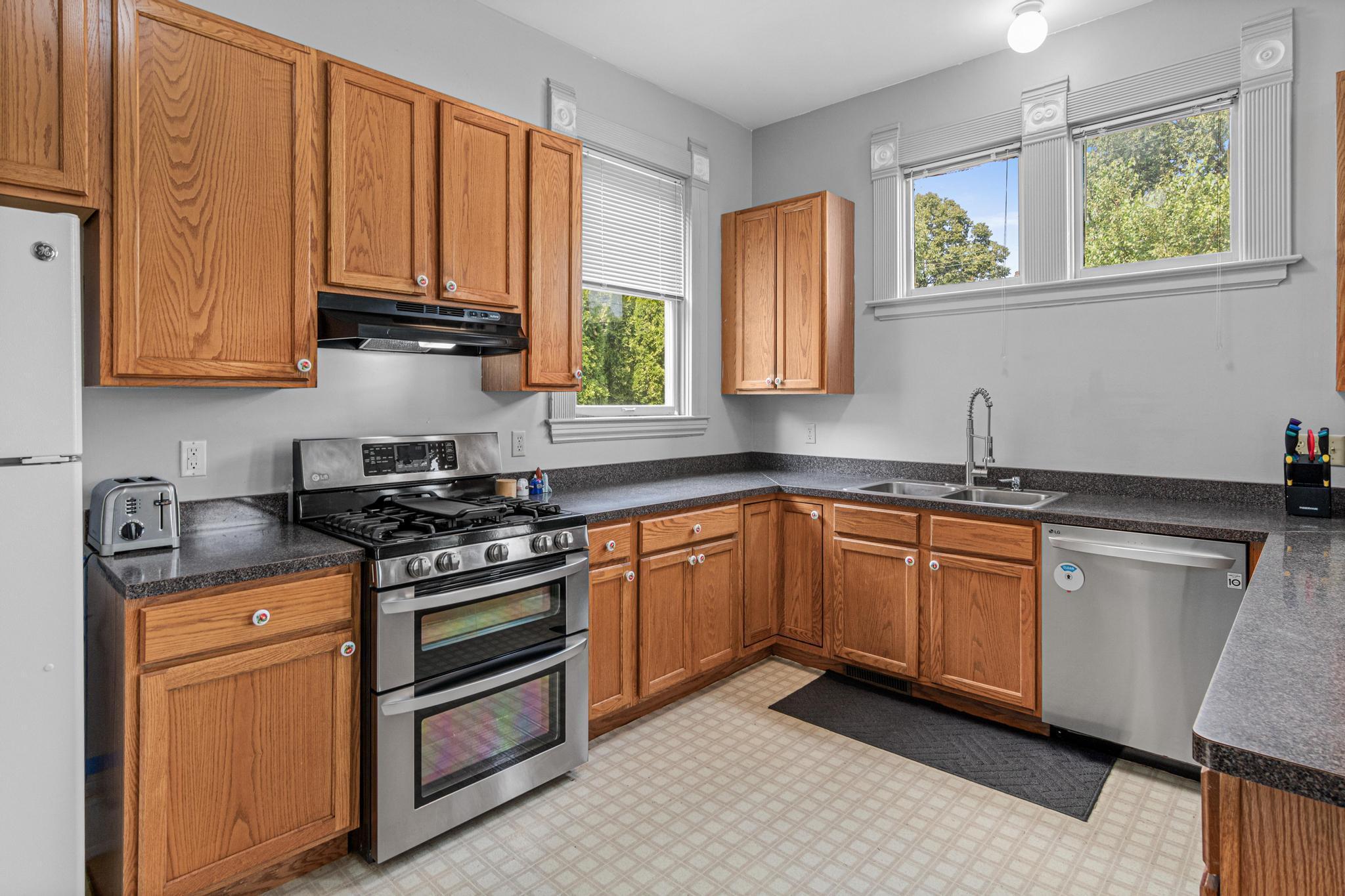553 Sherburne Avenue Property Photo 11
