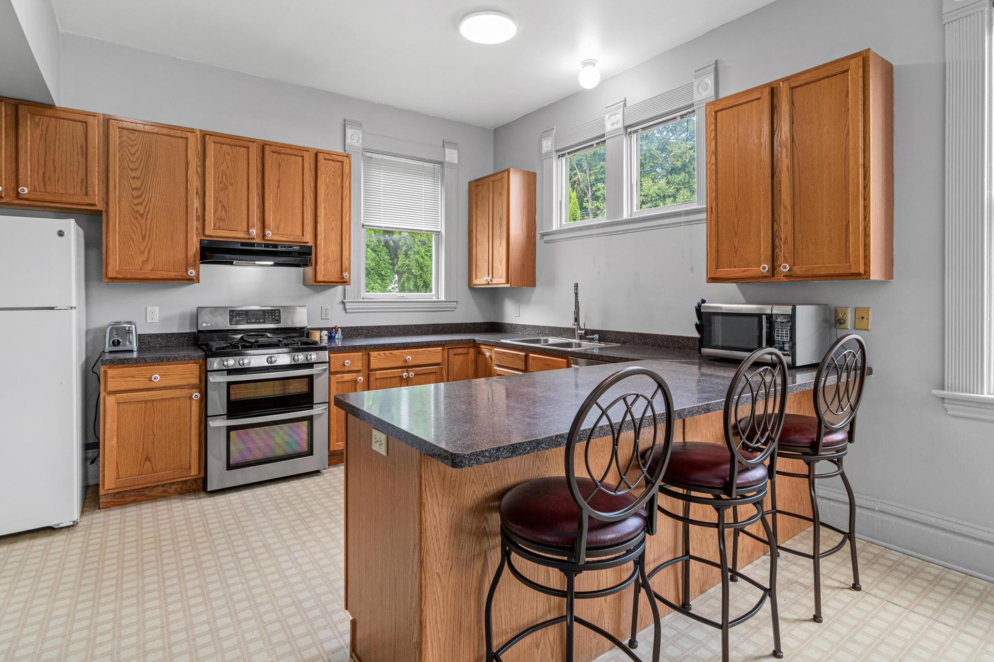 553 Sherburne Avenue Property Photo 12