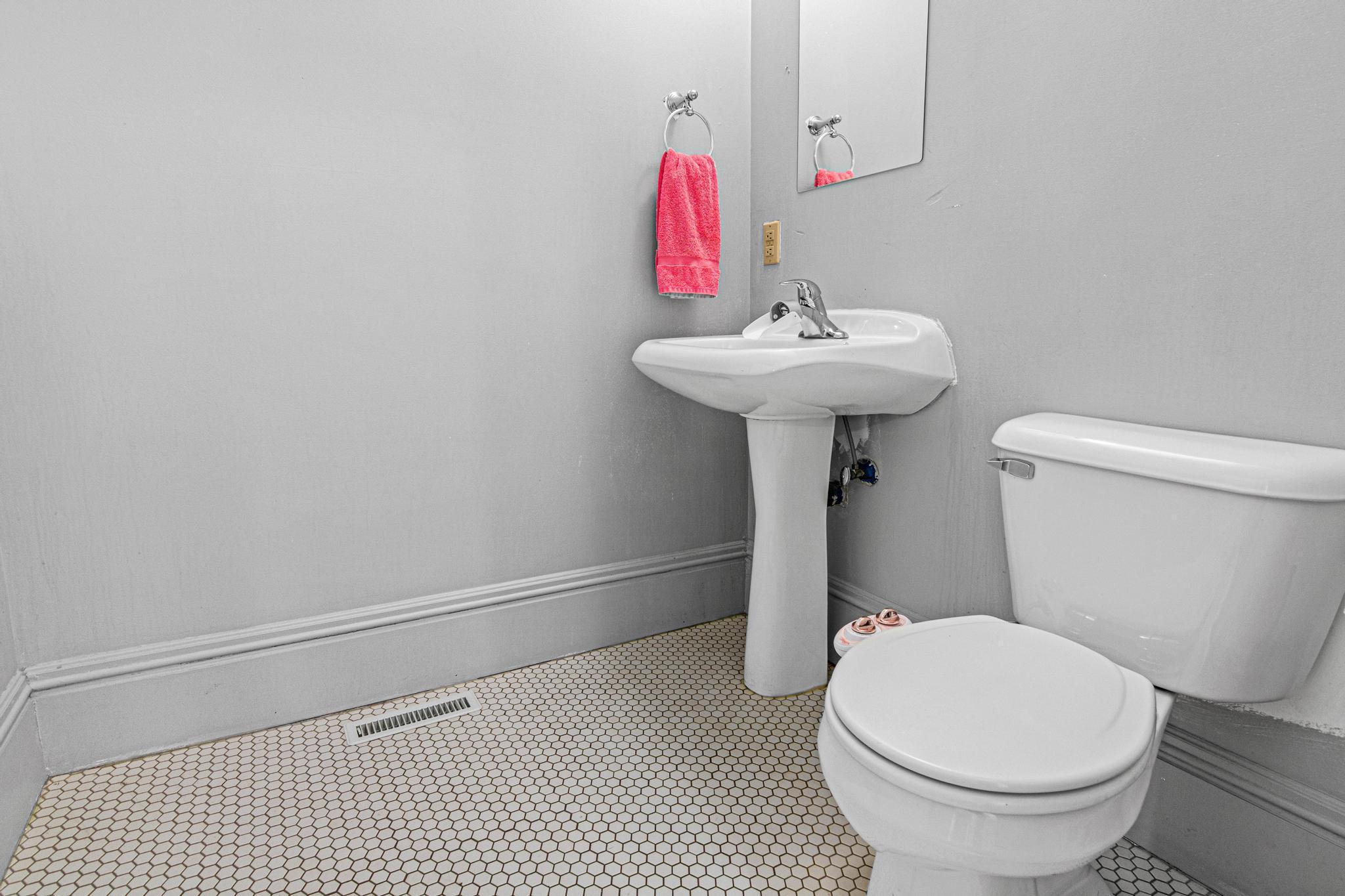 553 Sherburne Avenue Property Photo 18
