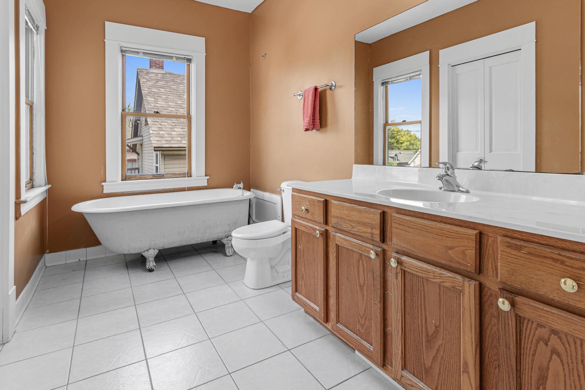 553 Sherburne Avenue Property Photo 37