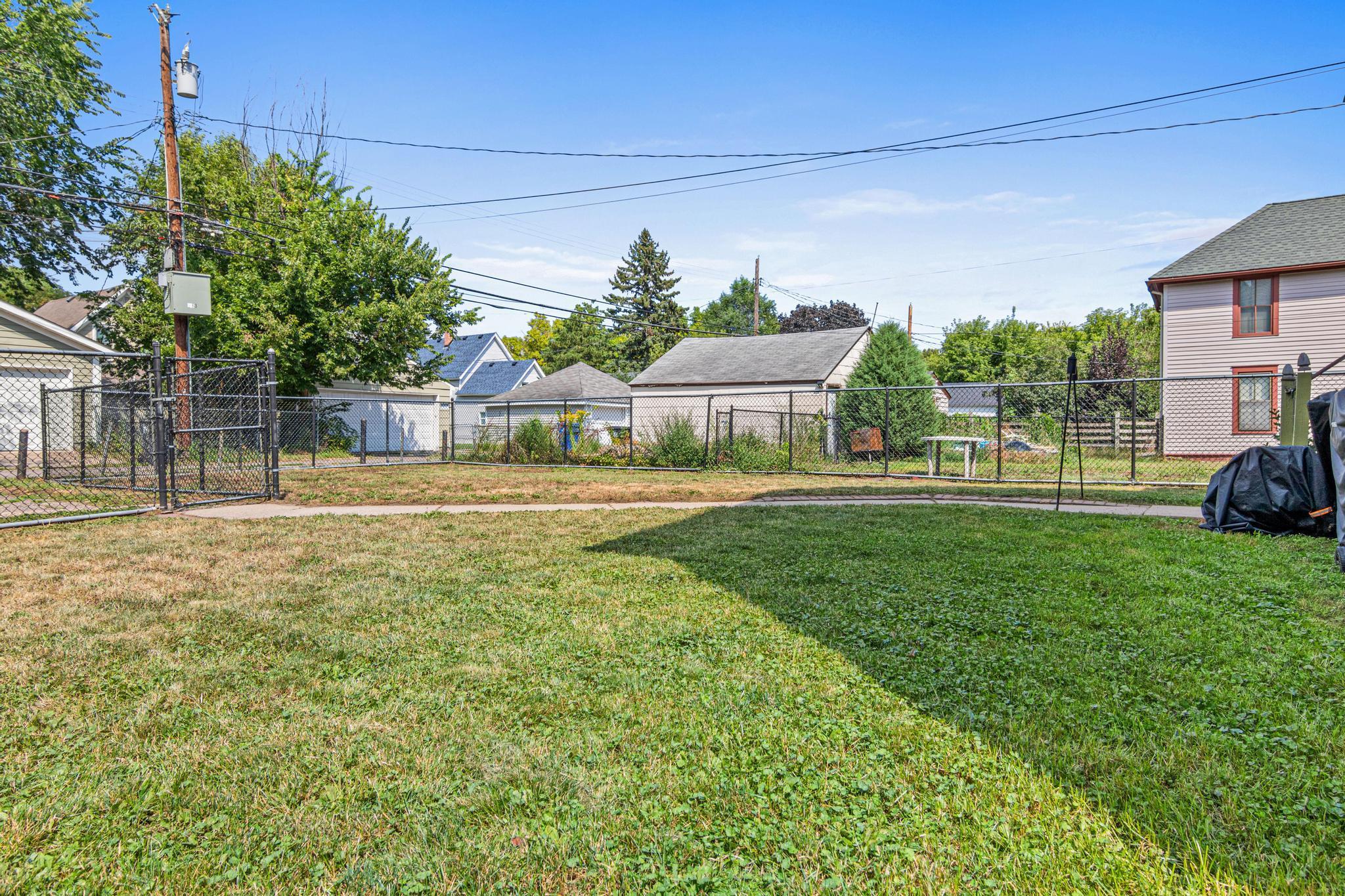 553 Sherburne Avenue Property Photo 46