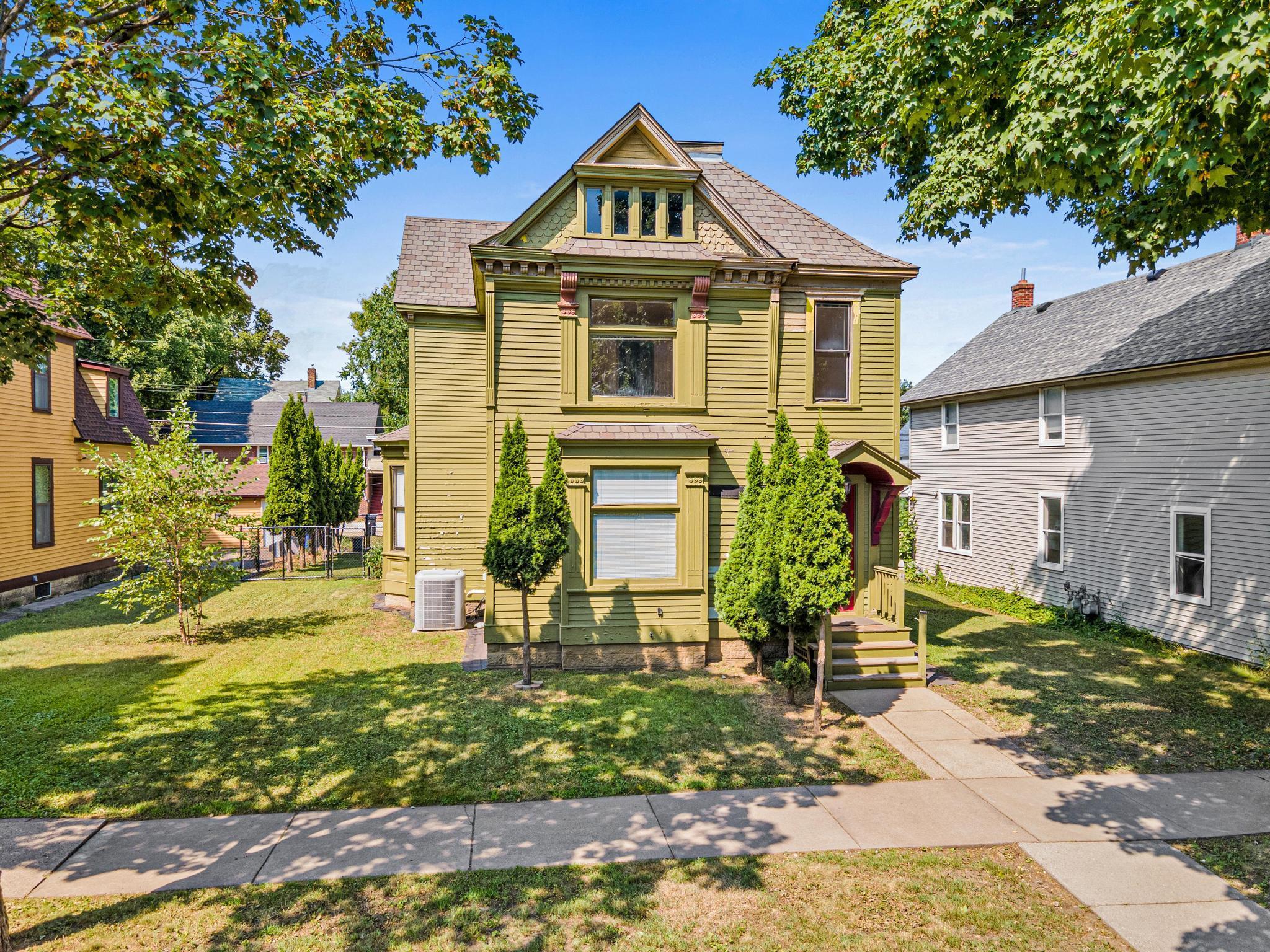 553 Sherburne Avenue Property Photo 48