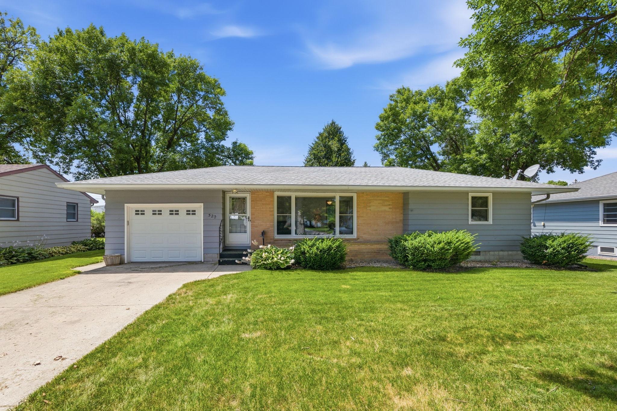 520 2nd Street E Property Photo 1