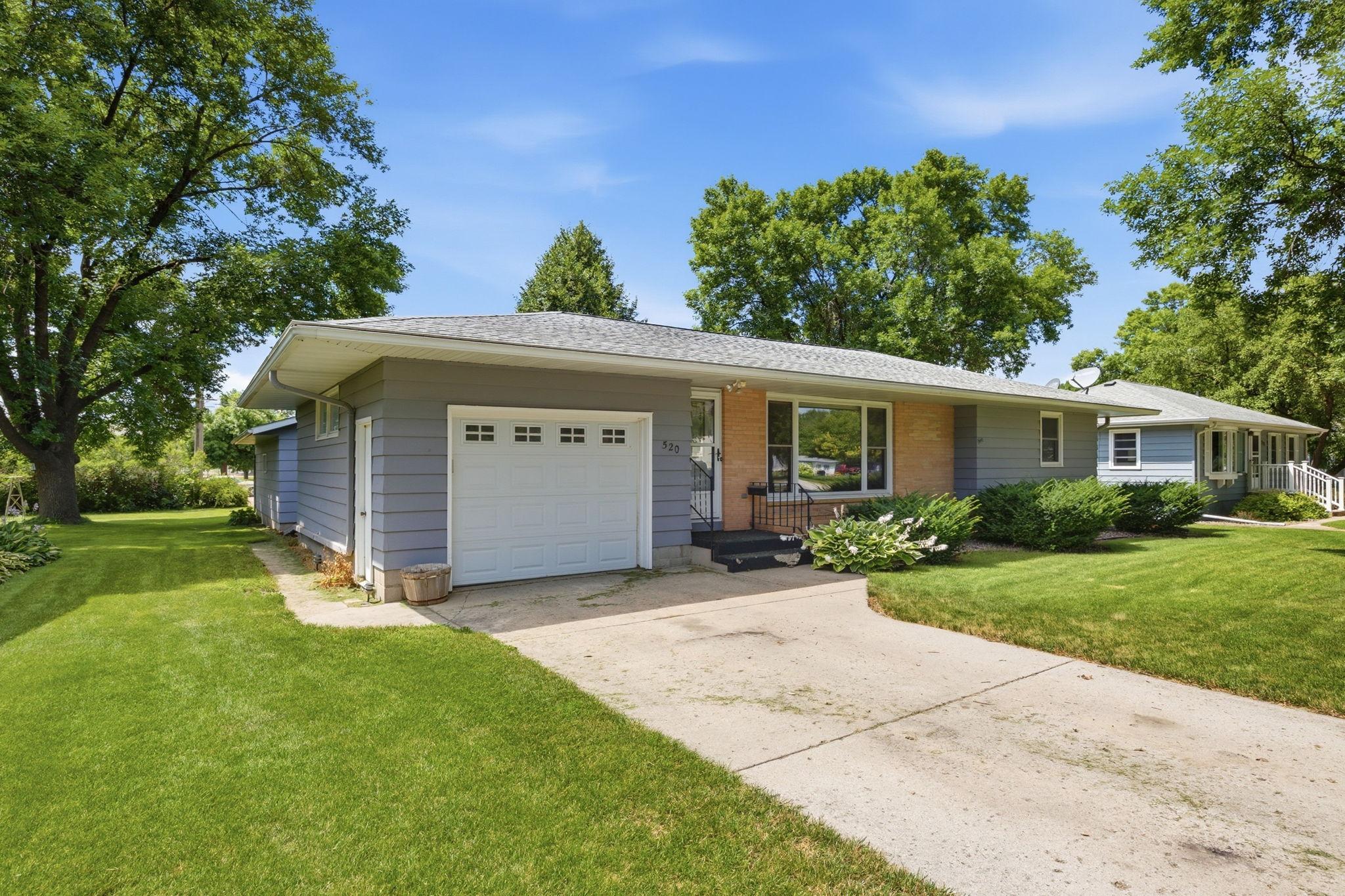 520 2nd Street E Property Photo 2