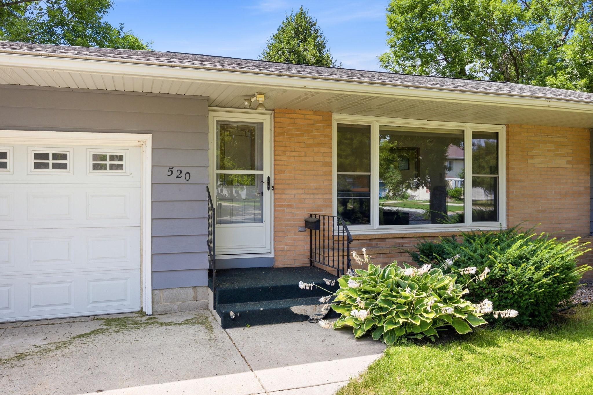 520 2nd Street E Property Photo 3