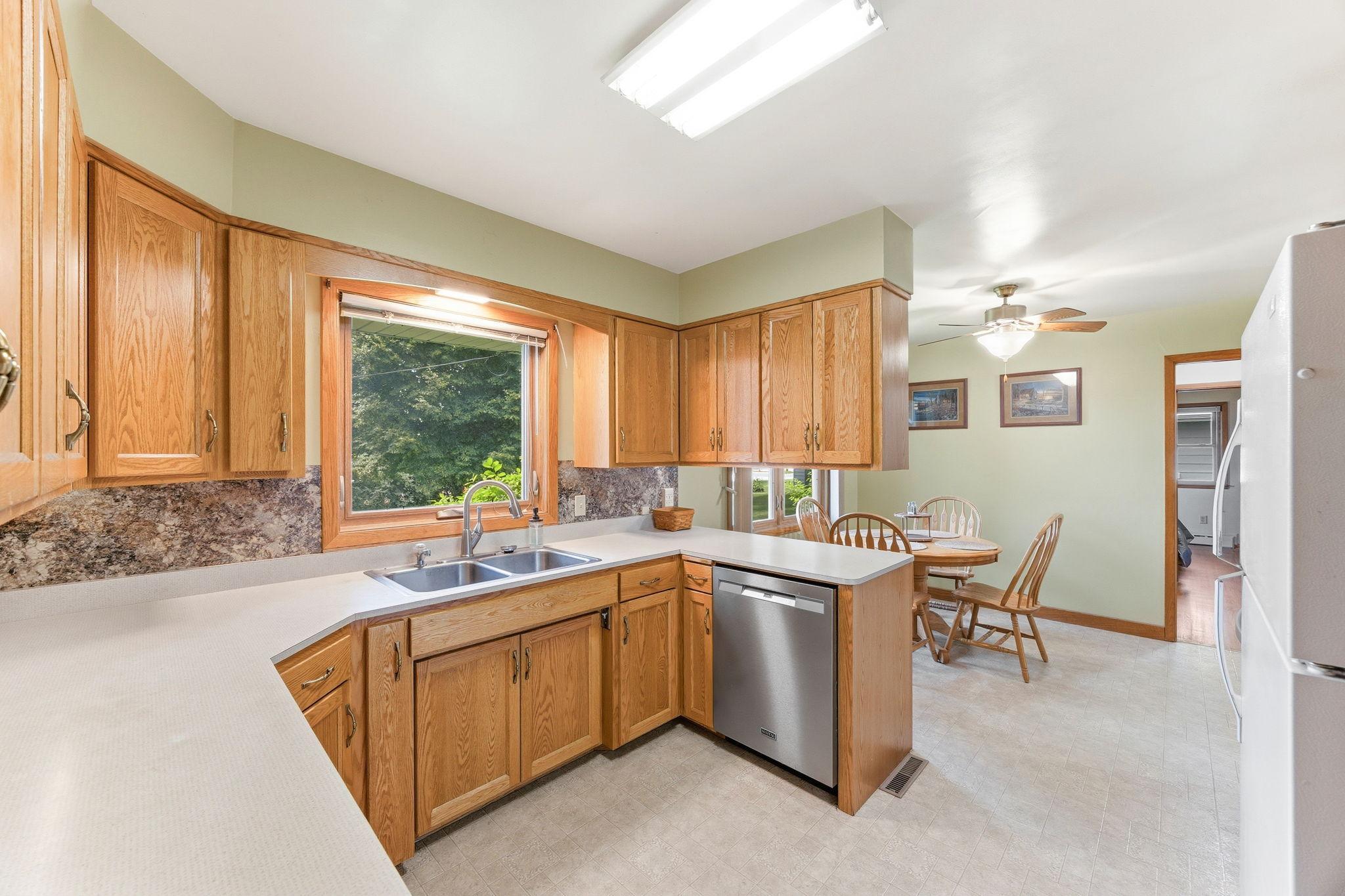 520 2nd Street E Property Photo 4