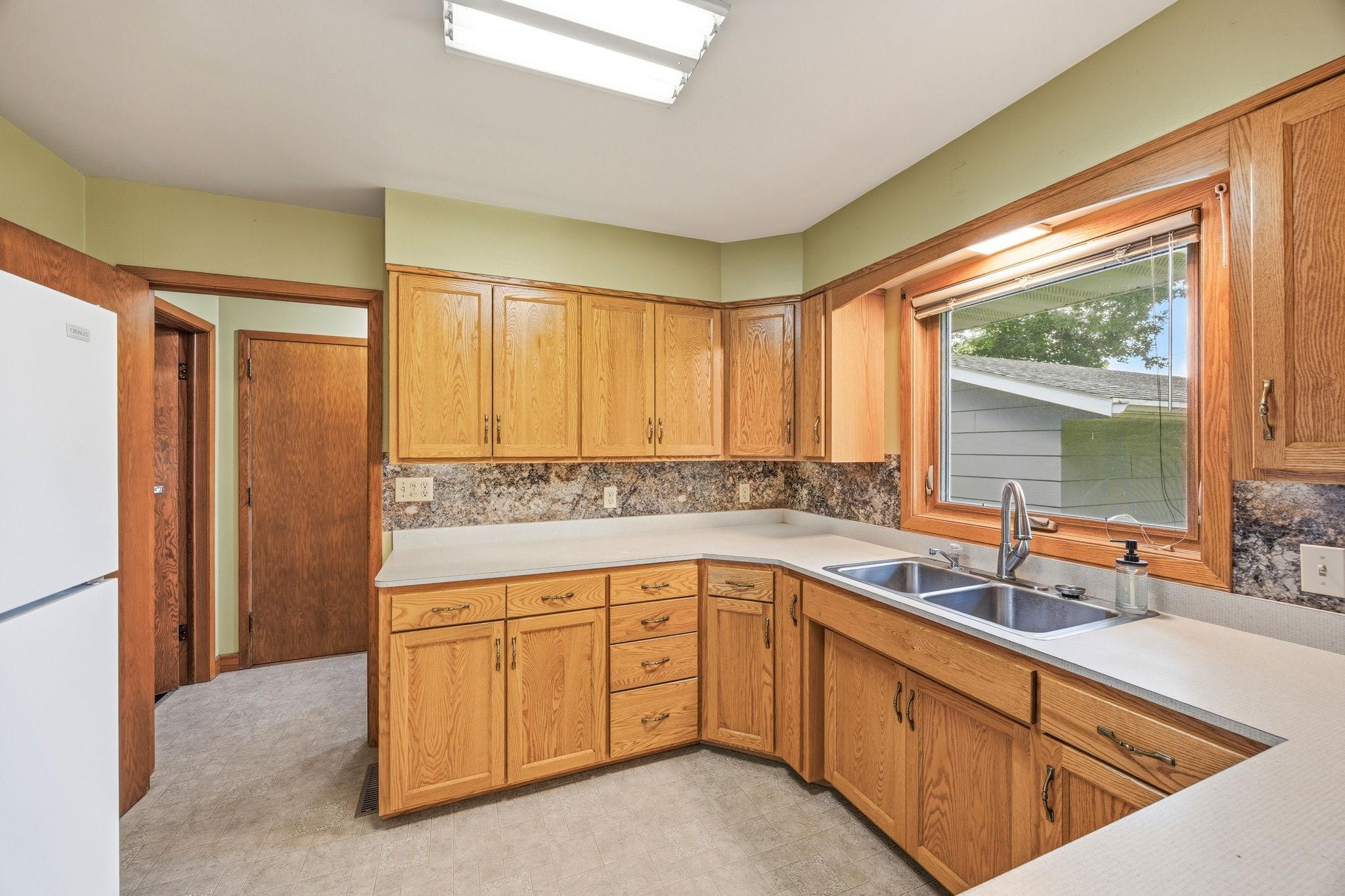 520 2nd Street E Property Photo 5