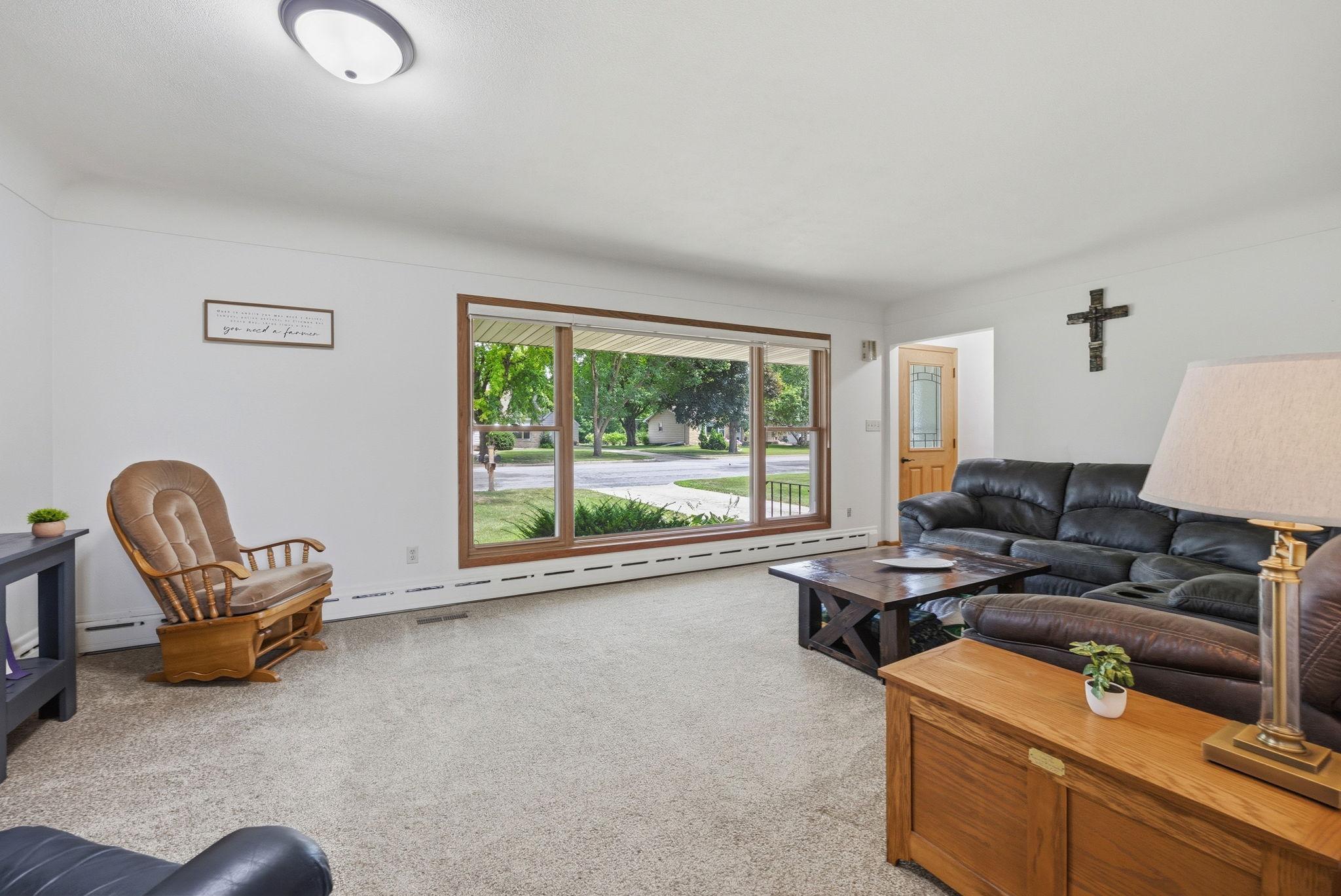 520 2nd Street E Property Photo 6