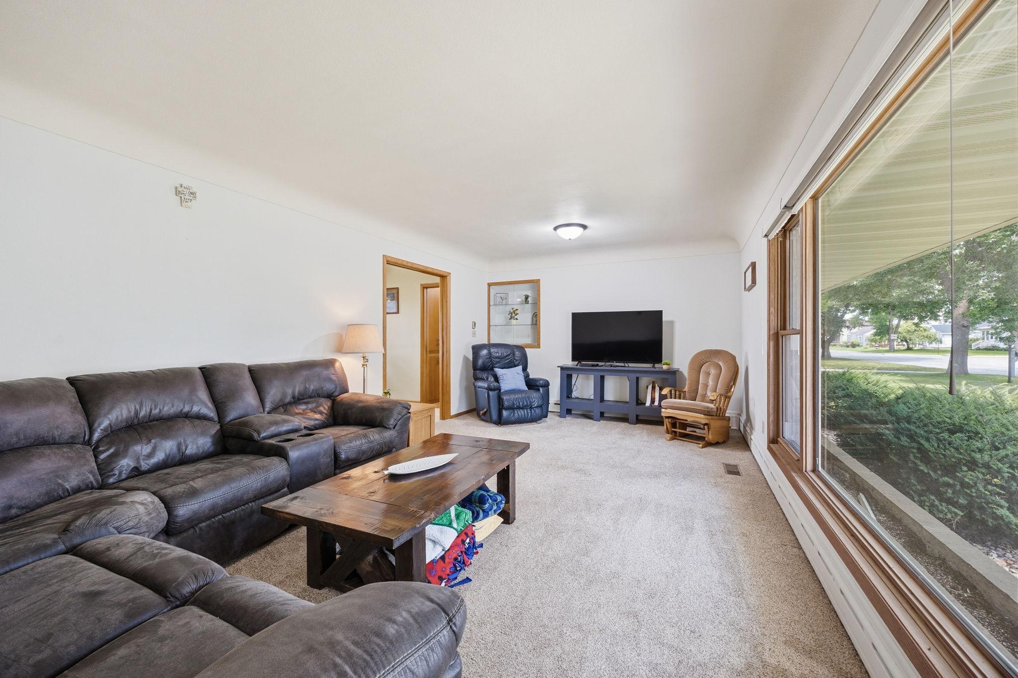 520 2nd Street E Property Photo 7