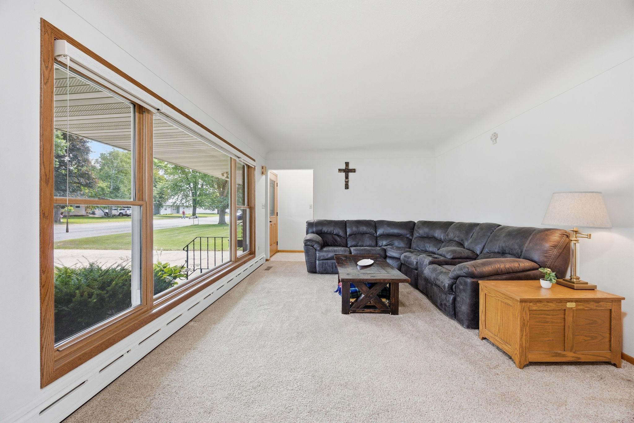 520 2nd Street E Property Photo 8